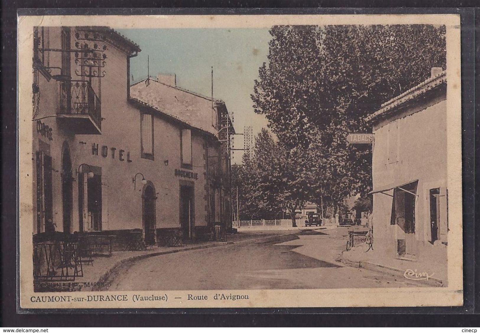 CPA 84 - CAUMONT-sur-DURANCE - Route D'Avignon - TB PLAN CENTRE VILLAGE MAGASINS TABACS BOUCHERIE Hôtel - Caumont Sur Durance