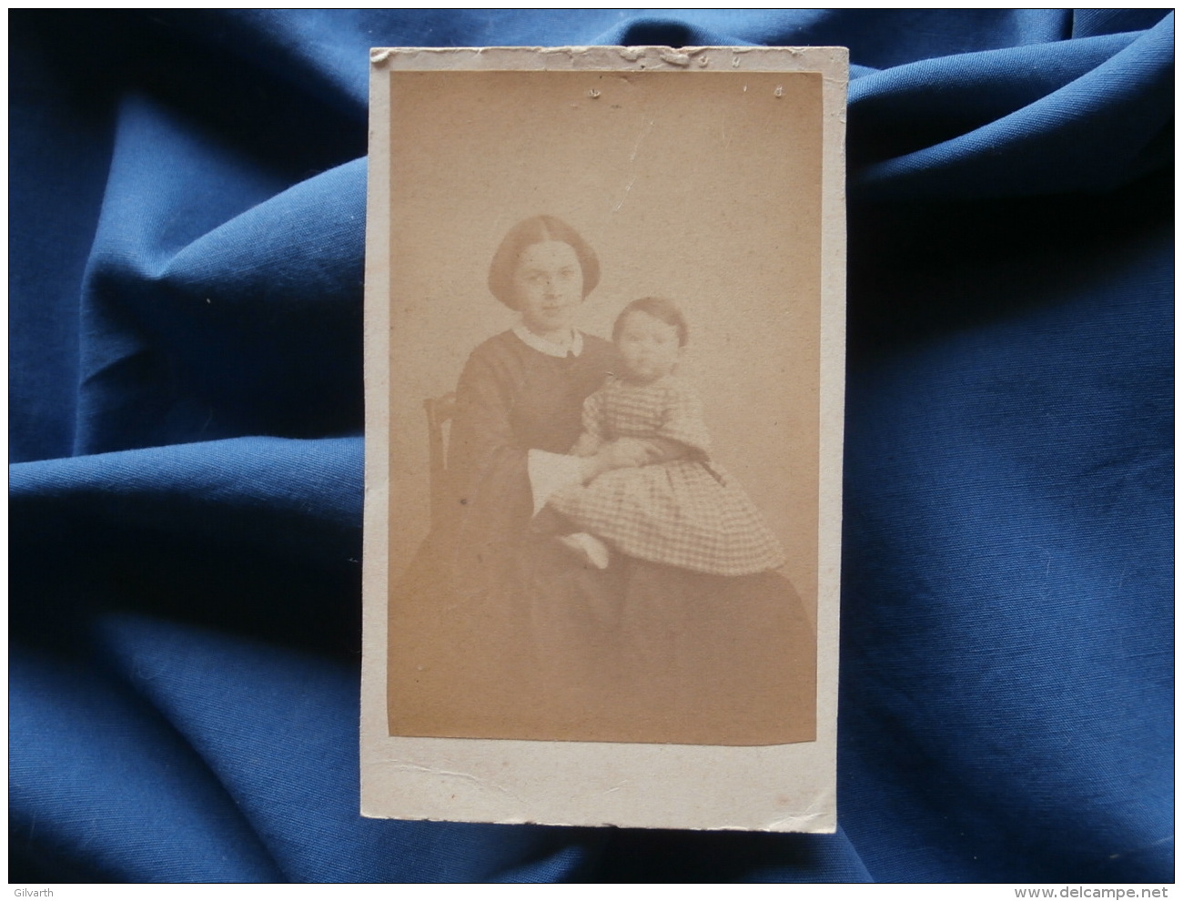 CDV Photo F. Blin à Orléans - Second Empire Femme Avec Jeune Enfant Sur Les Genoux, Circa 1865 L356A - Anciennes (Av. 1900)