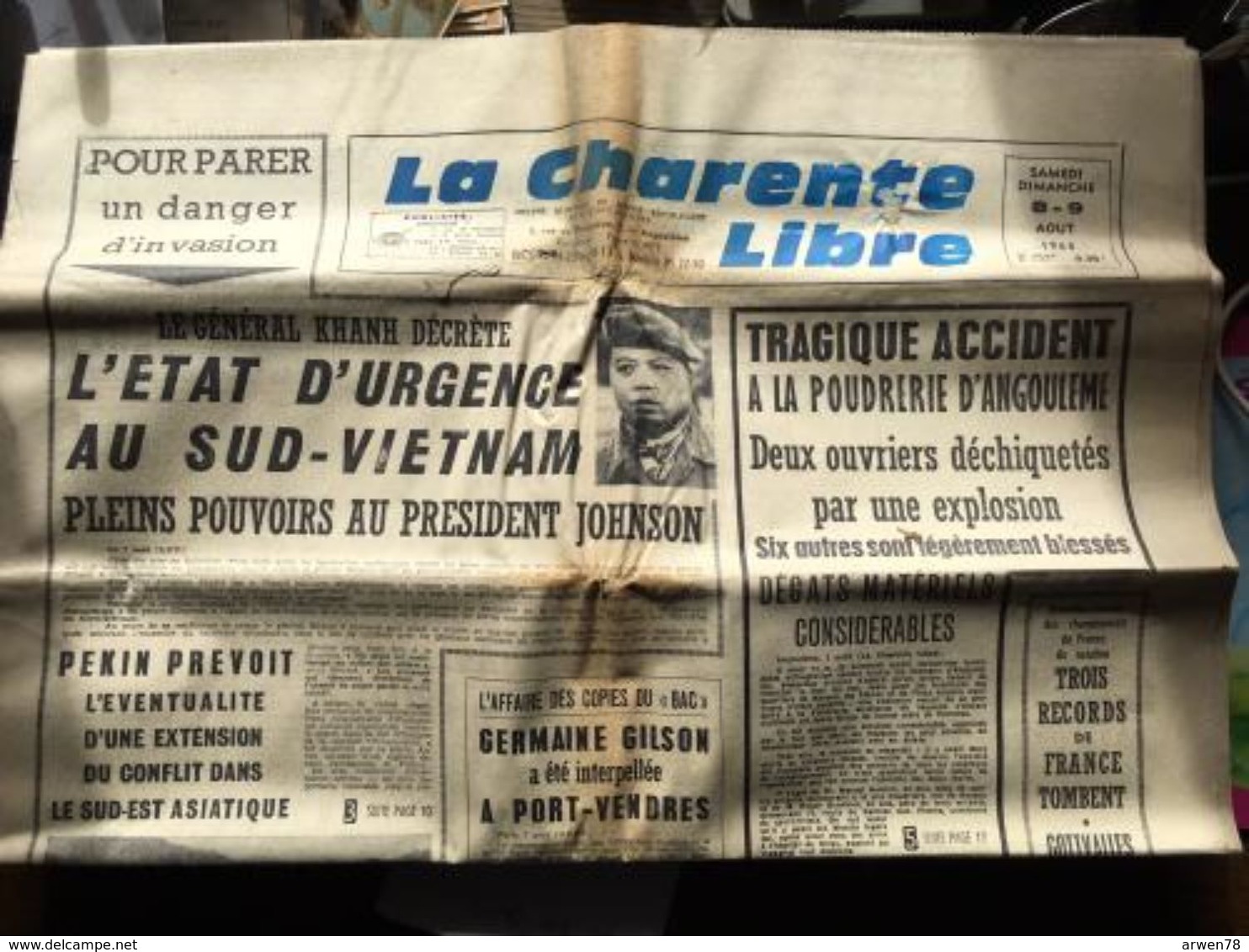 Journal La Charente Libre 8 - 9 Aout 1964 Etat D'urgence Au Sud Vietnam Chaos Au Congo Accident Poudriere D' Angouleme - 1950 - Heute