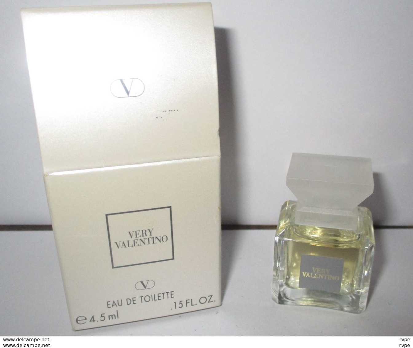 Miniature De Parfum  VERY VALENTINO   4,5  Ml Eau De Toilette - Miniatures Femmes (avec Boite)