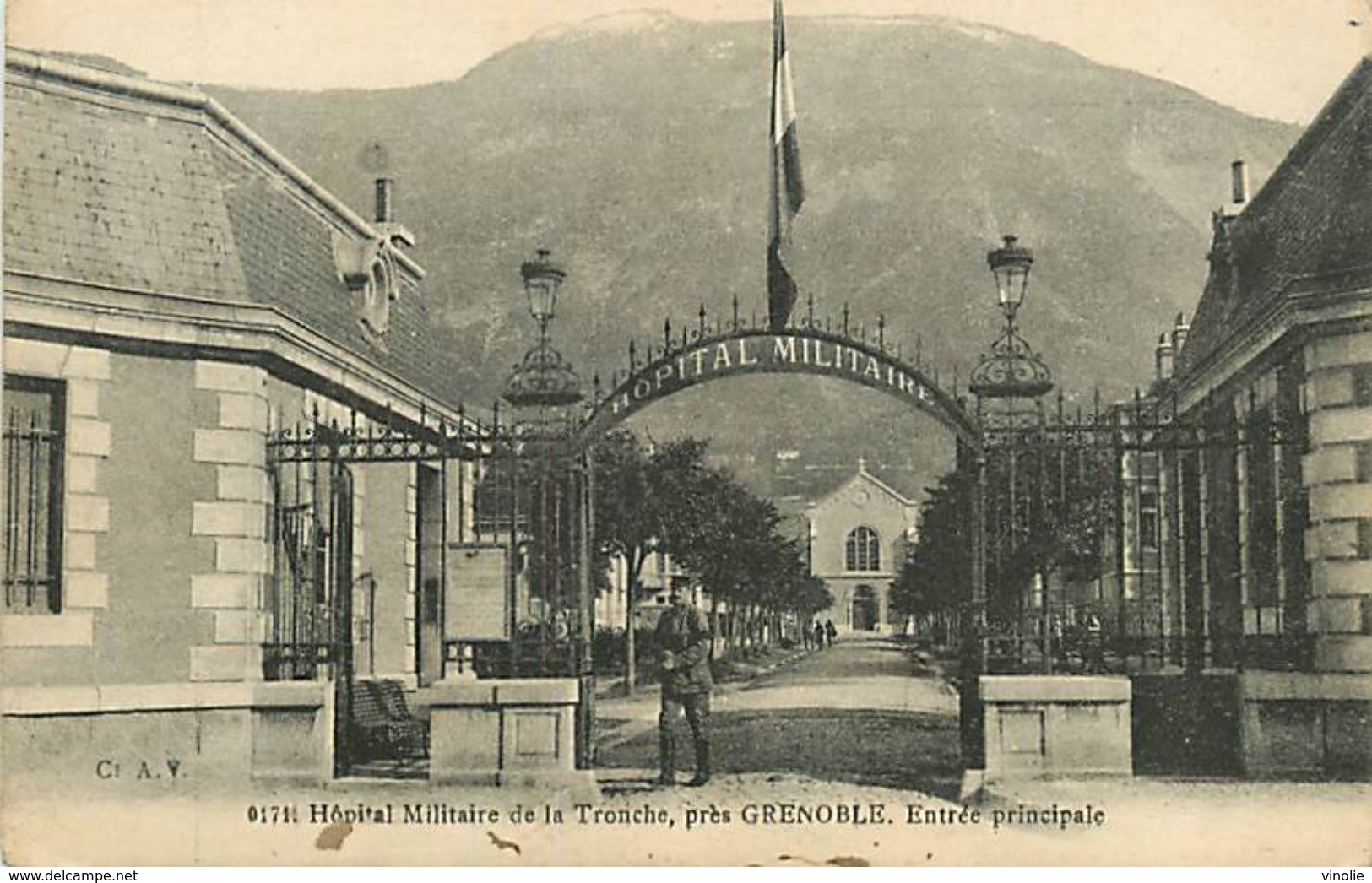 P-18. T Be : 500 : LA TRONCHE. HOPITAL MILITAIRE - La Tronche