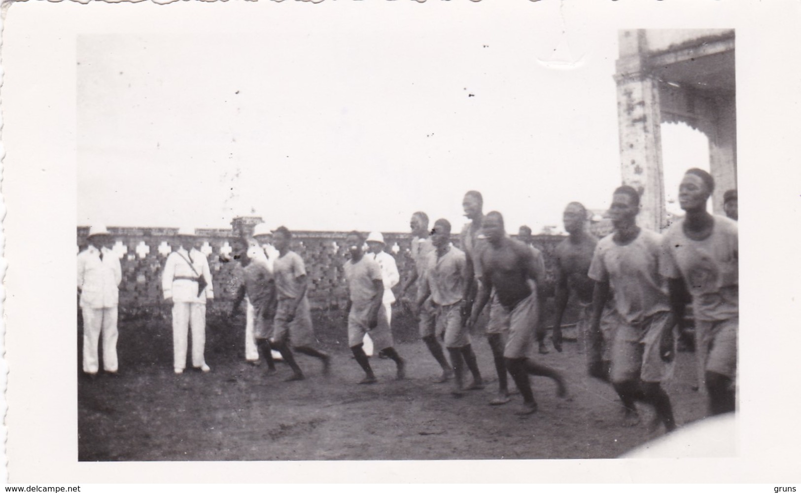 Photo St Jean 14 Juillet 1937 La Course A L'oeuf - Autres & Non Classés