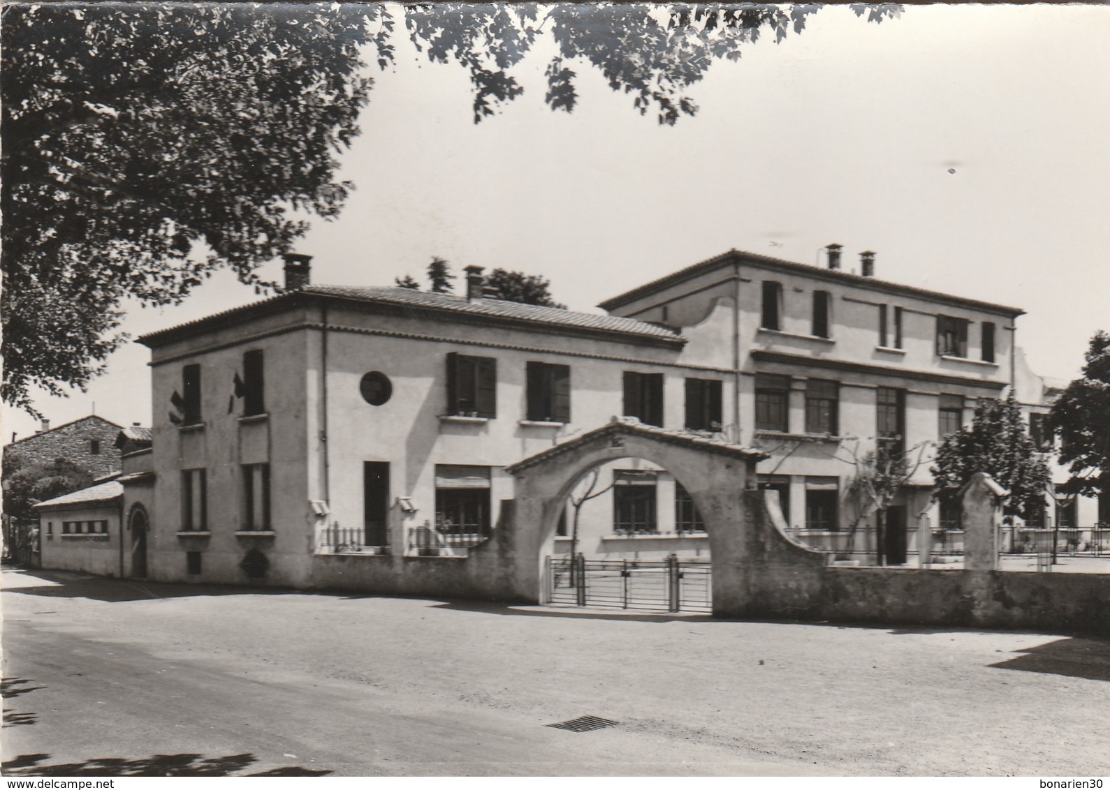 CPSM  30 PONT SAINT ESPRIT ECOLE DE FILLES AVENUE DE LA GARE - Pont-Saint-Esprit