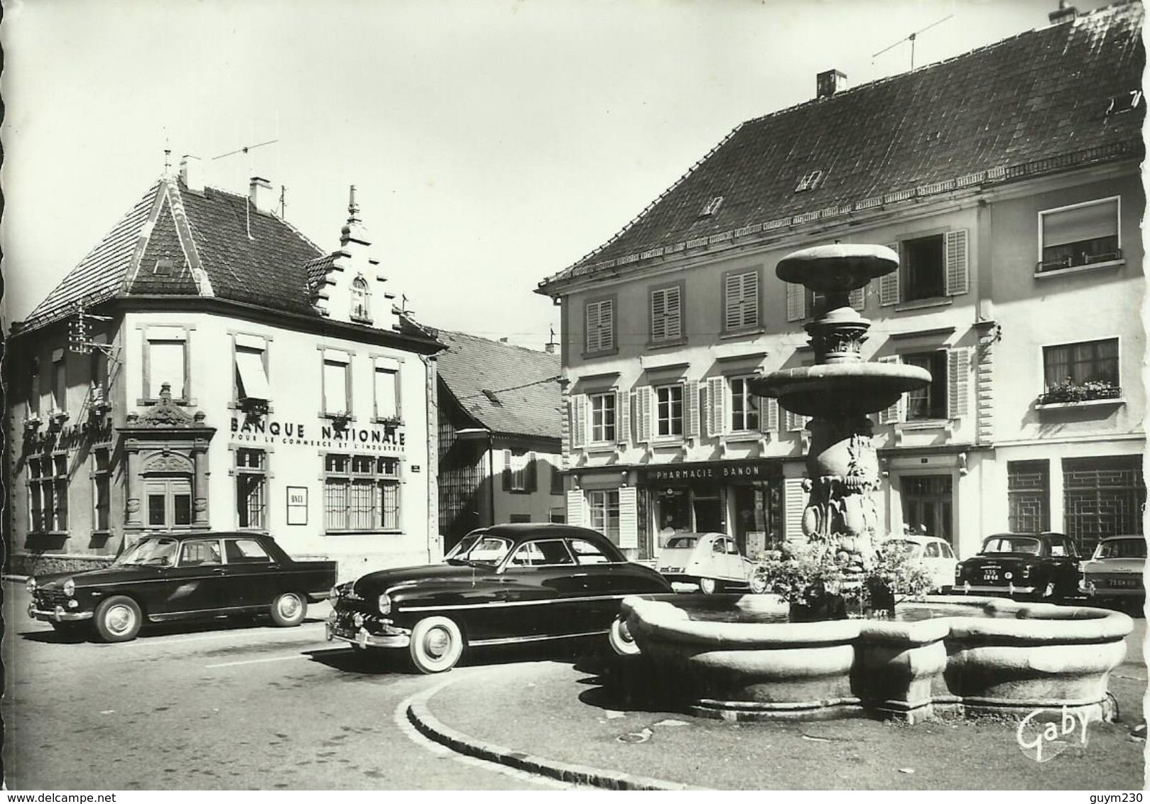 MASEVAUS Place Clémenceau ( Autos Années 60) - Masevaux