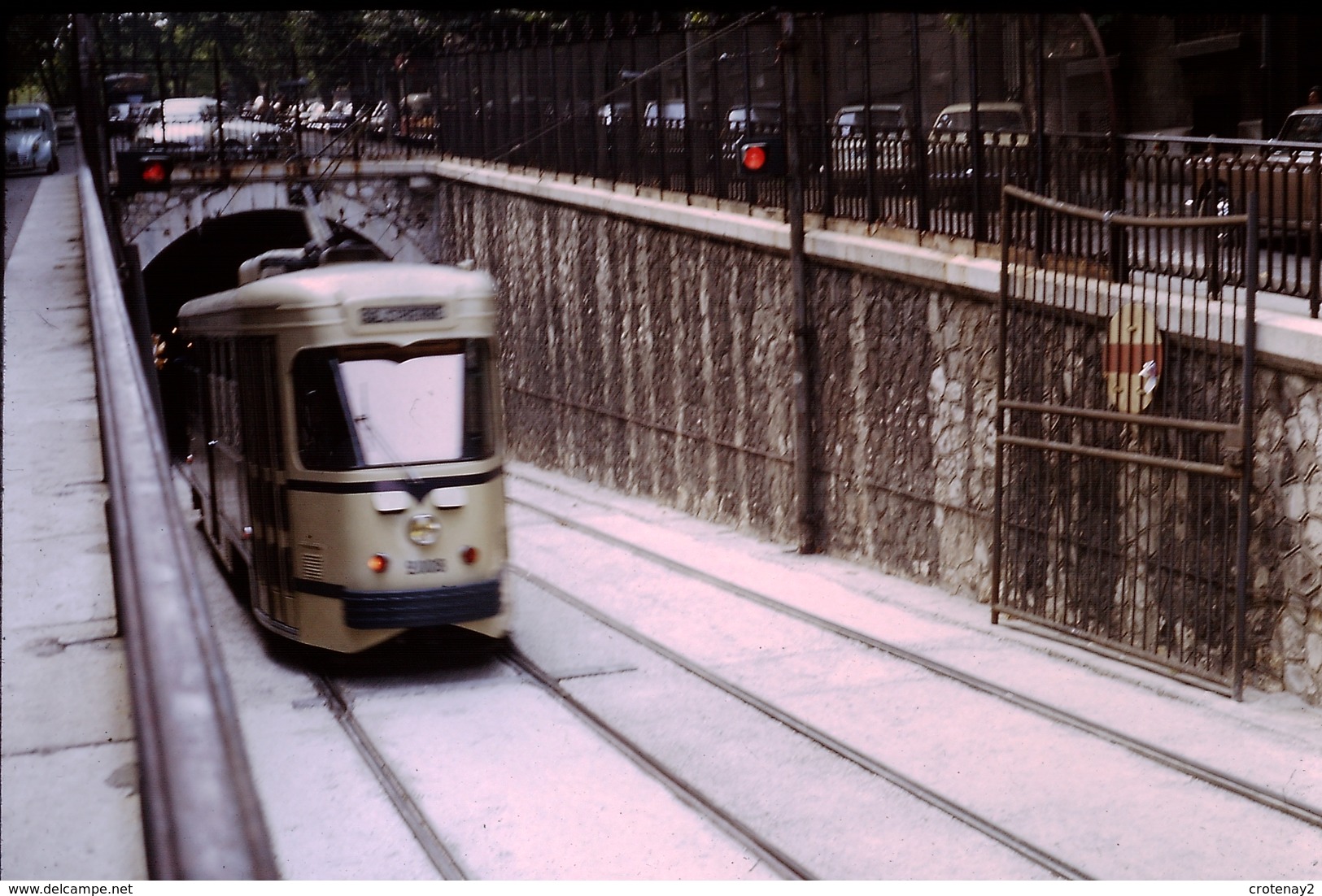 Photo Diapo Diapositive Slide Train Tram Tramway De Marseille En 1972 VOIR ZOOM - Diapositives