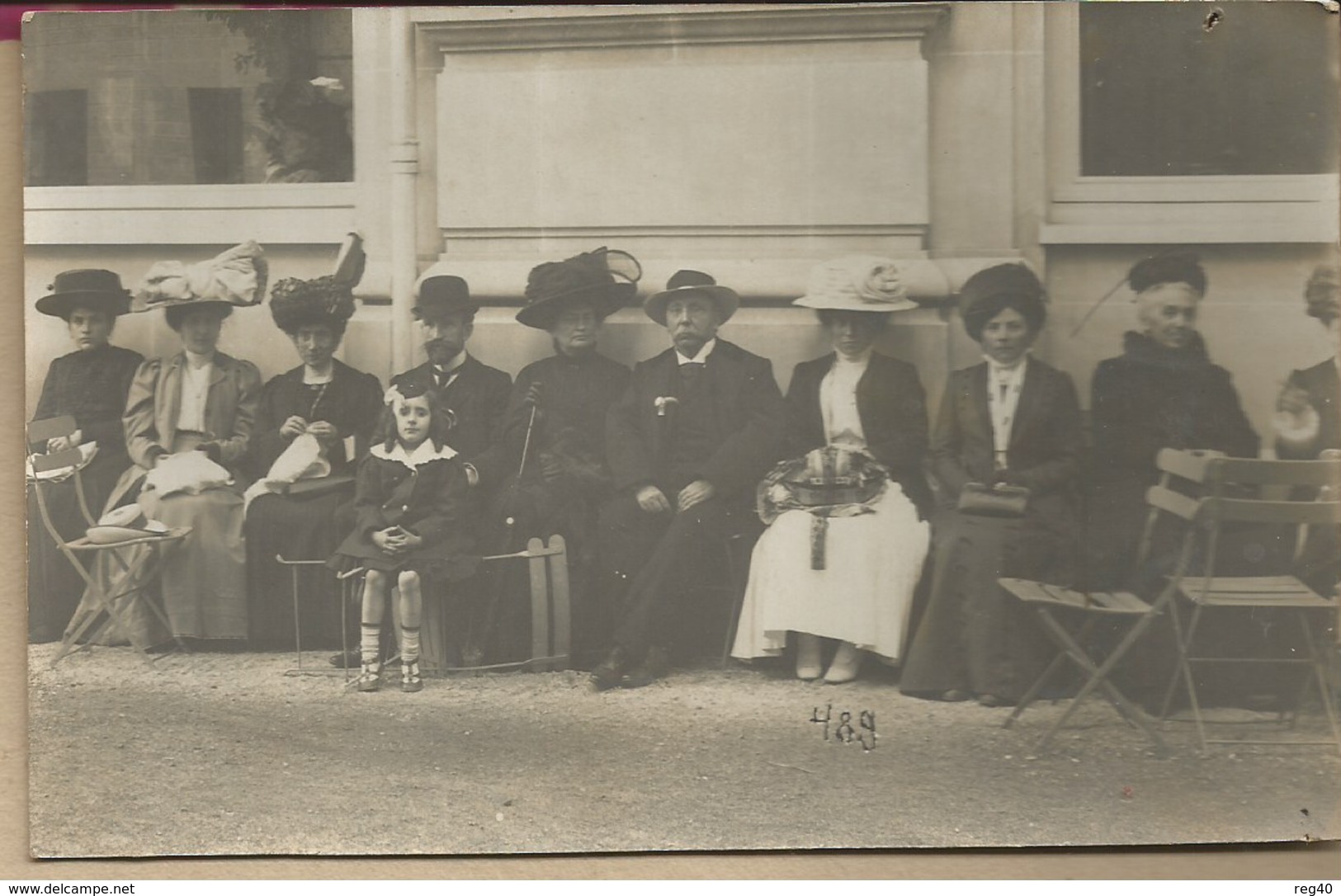 D63 - CARTE PHOTO -  GROUPE  DE CURISTES  ELEGANTES - Châtel-Guyon