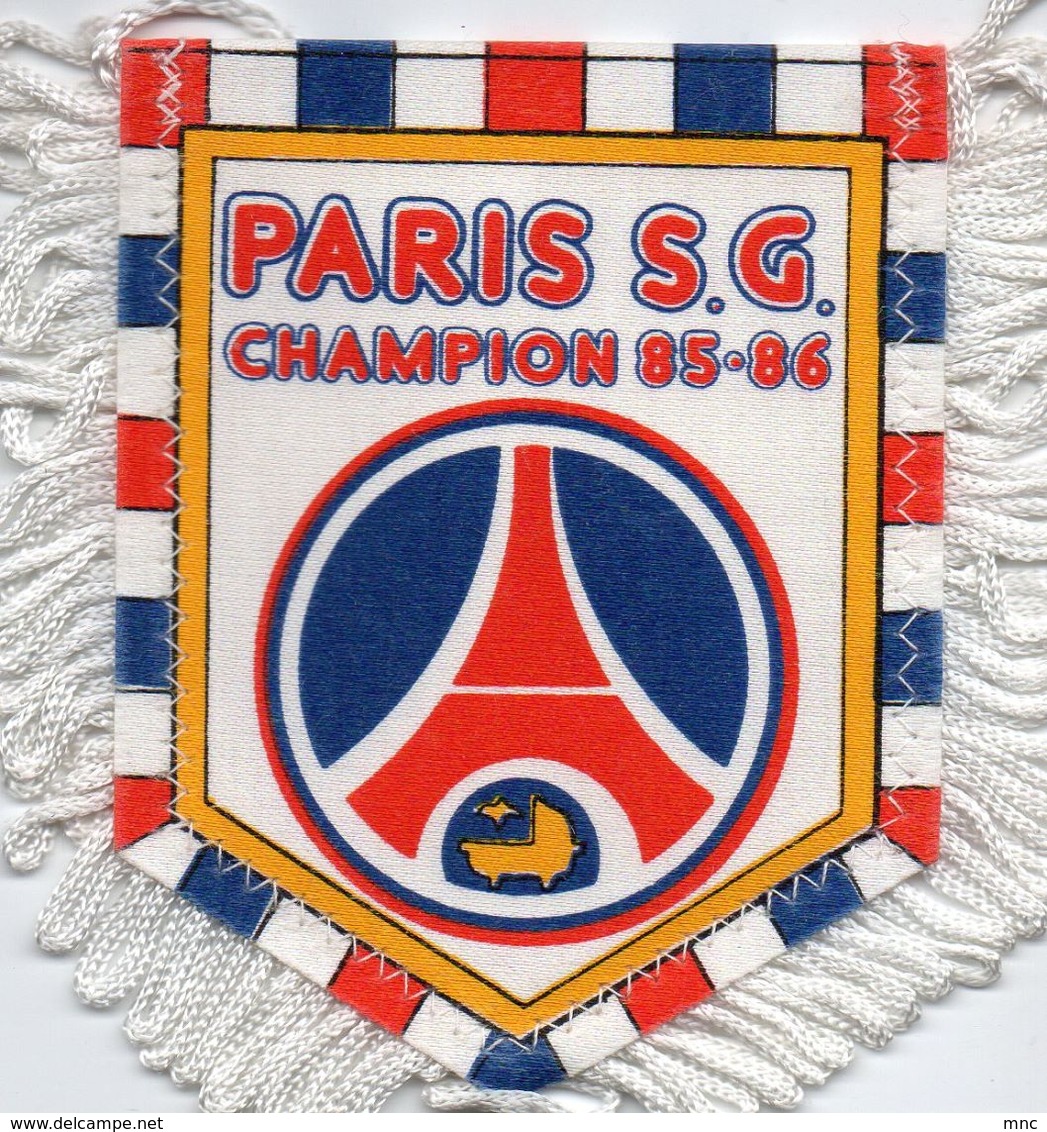 PARIS SG  Champion De France 1985/86 - Habillement, Souvenirs & Autres