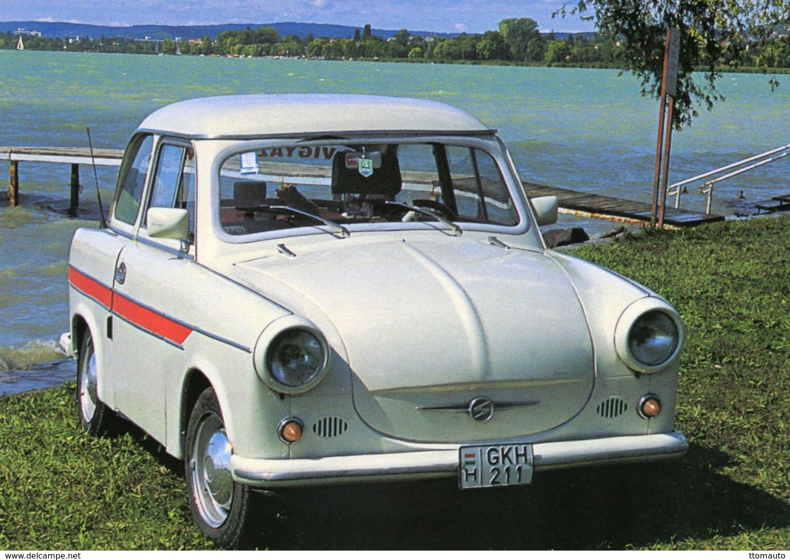 Trabant 600       -  CPM - Voitures De Tourisme