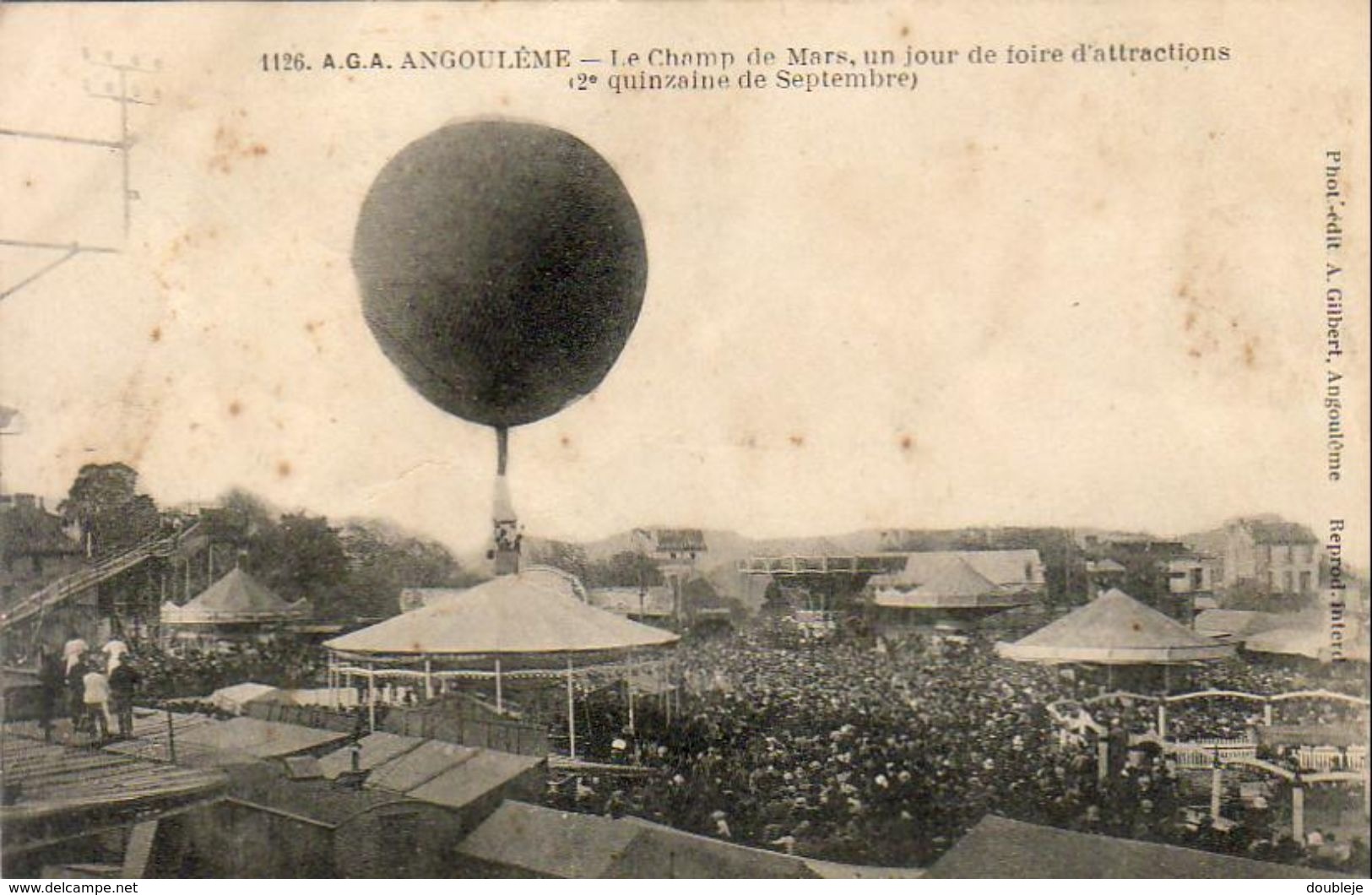 D16  ANGOULÈME  Le Champ De Mars  ......... Avec Le Ballon Un Jour De Foire - Angouleme