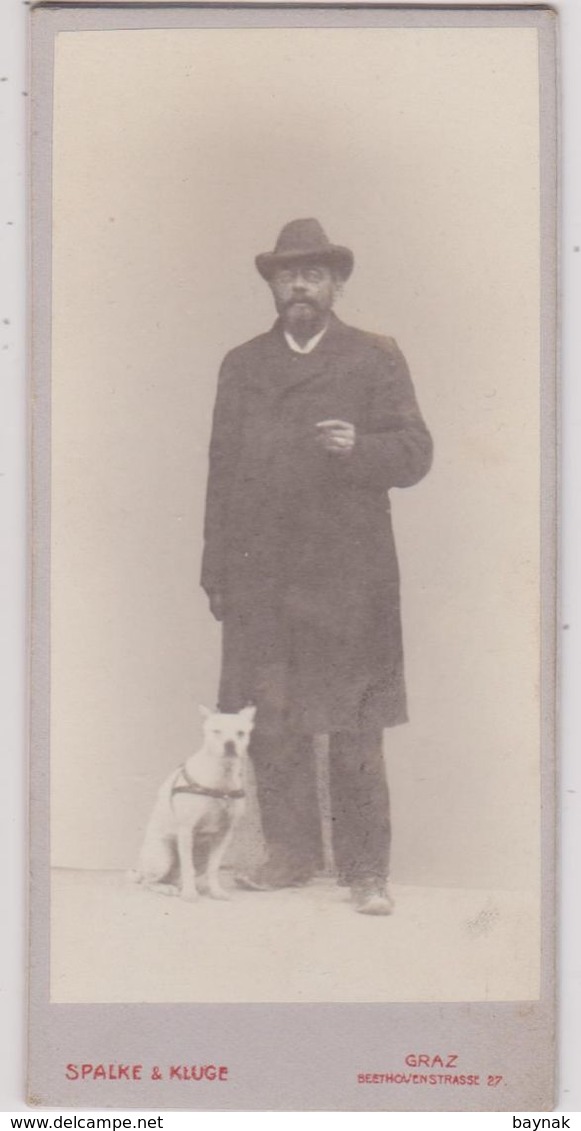 GR12  -  CABINET  PHOTO,  CDV  - GRAZ, AUSTRIA  -- ATELIER  SPALKE & KLUGE --  GENTLEMAN WITH DOG  --  11,5 Cm  X 6,5 Cm - Alte (vor 1900)