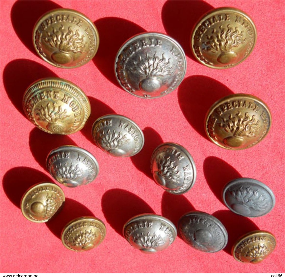 Lot 42 Boutons Gendarmerie Française Anciens et Infanterie Grenades Knopfes  à nettoyer Indivis