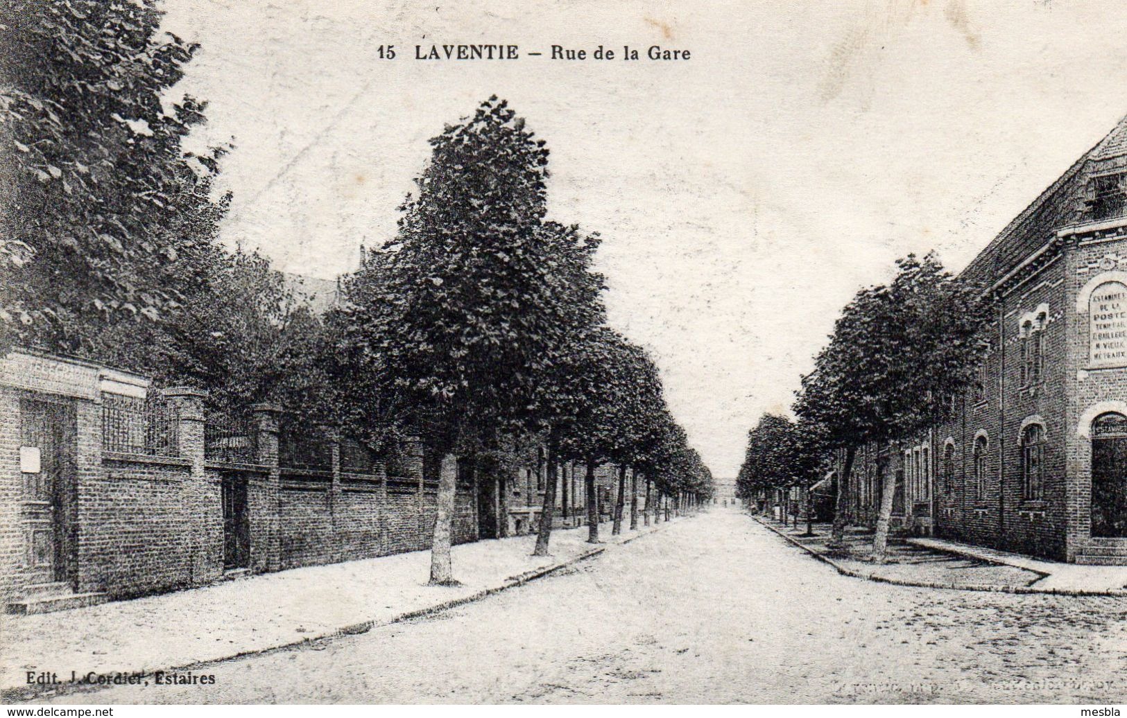 CPA  -  LAVENTIE  (62)  Rue De La Gare  -   Estaminet De La Poste - Laventie
