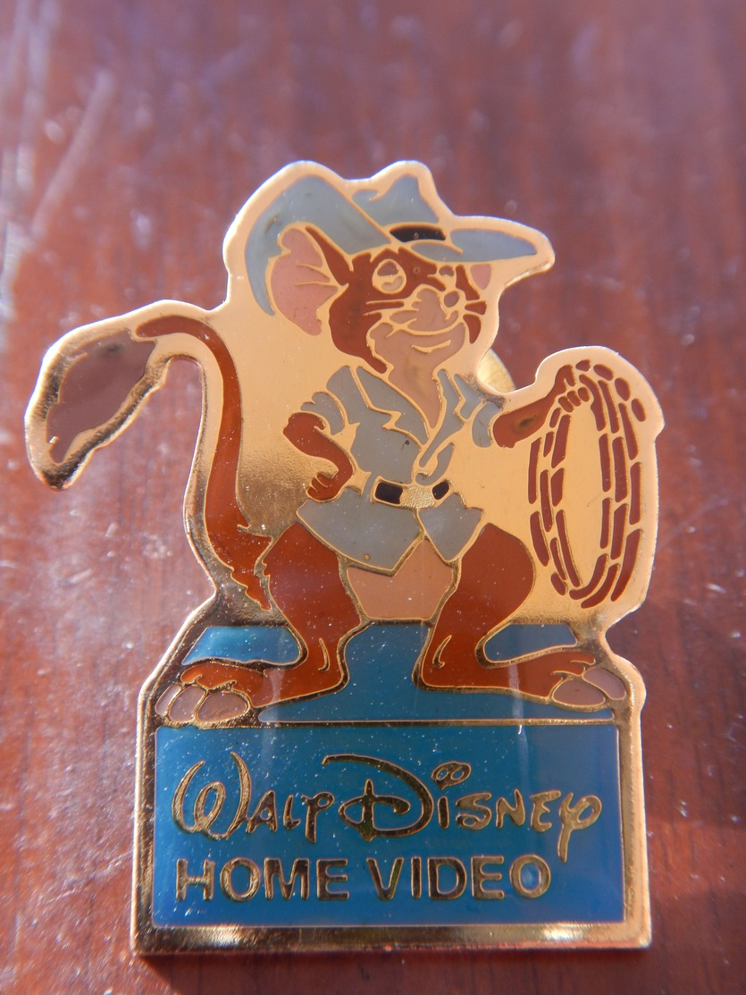 Pin's WALT DISNEY HOMME VIDEO Bernard Et Bianca - Disney