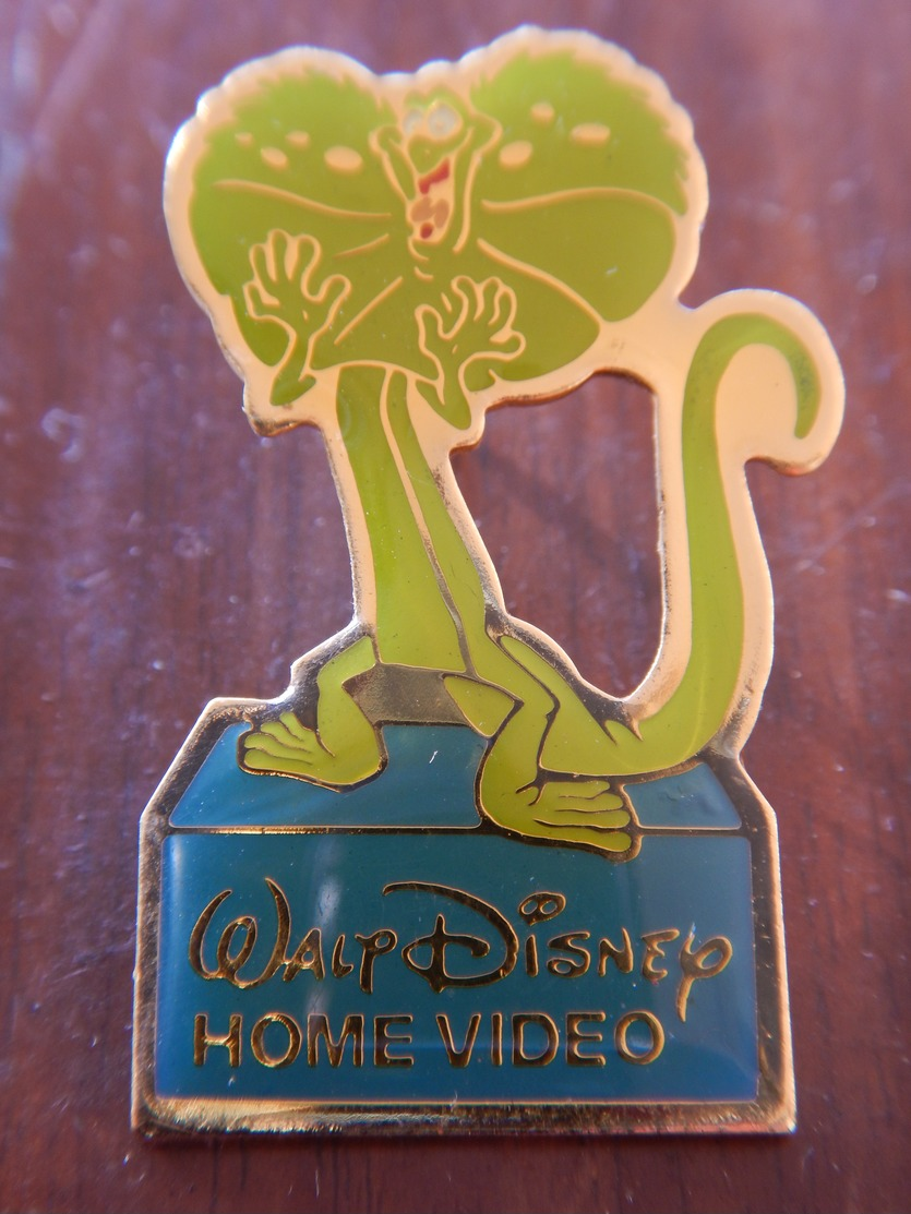 Pin's WALT DISNEY HOMME VIDEO Bernard Et Bianca - Disney