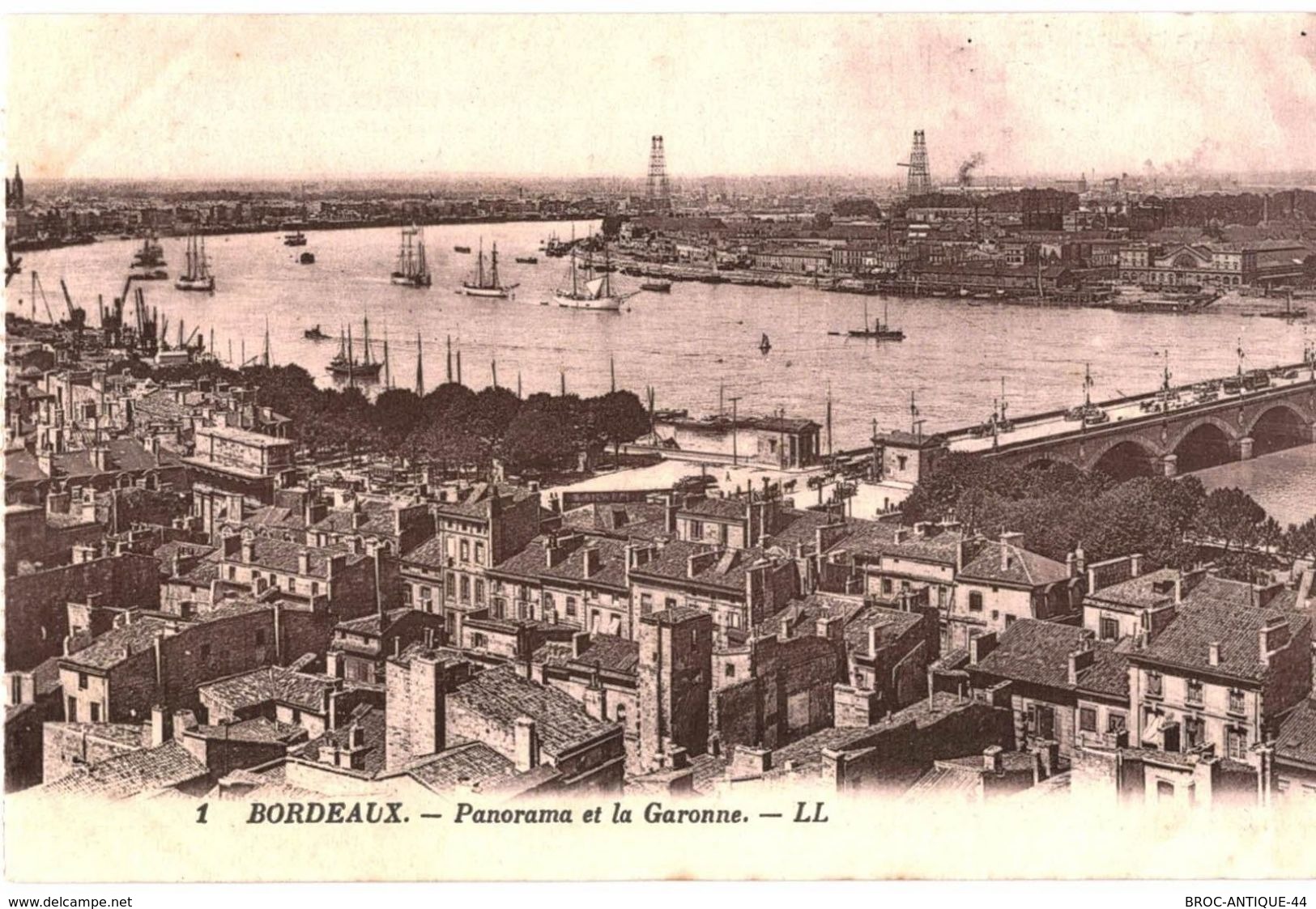 LOT N°375 - LOT DE 19 CPA DE BORDEAUX - PORT QUAIS RADE PORT AUTONOME BOURSE FONTAINE DES TROIS GRACES LA GARONNE