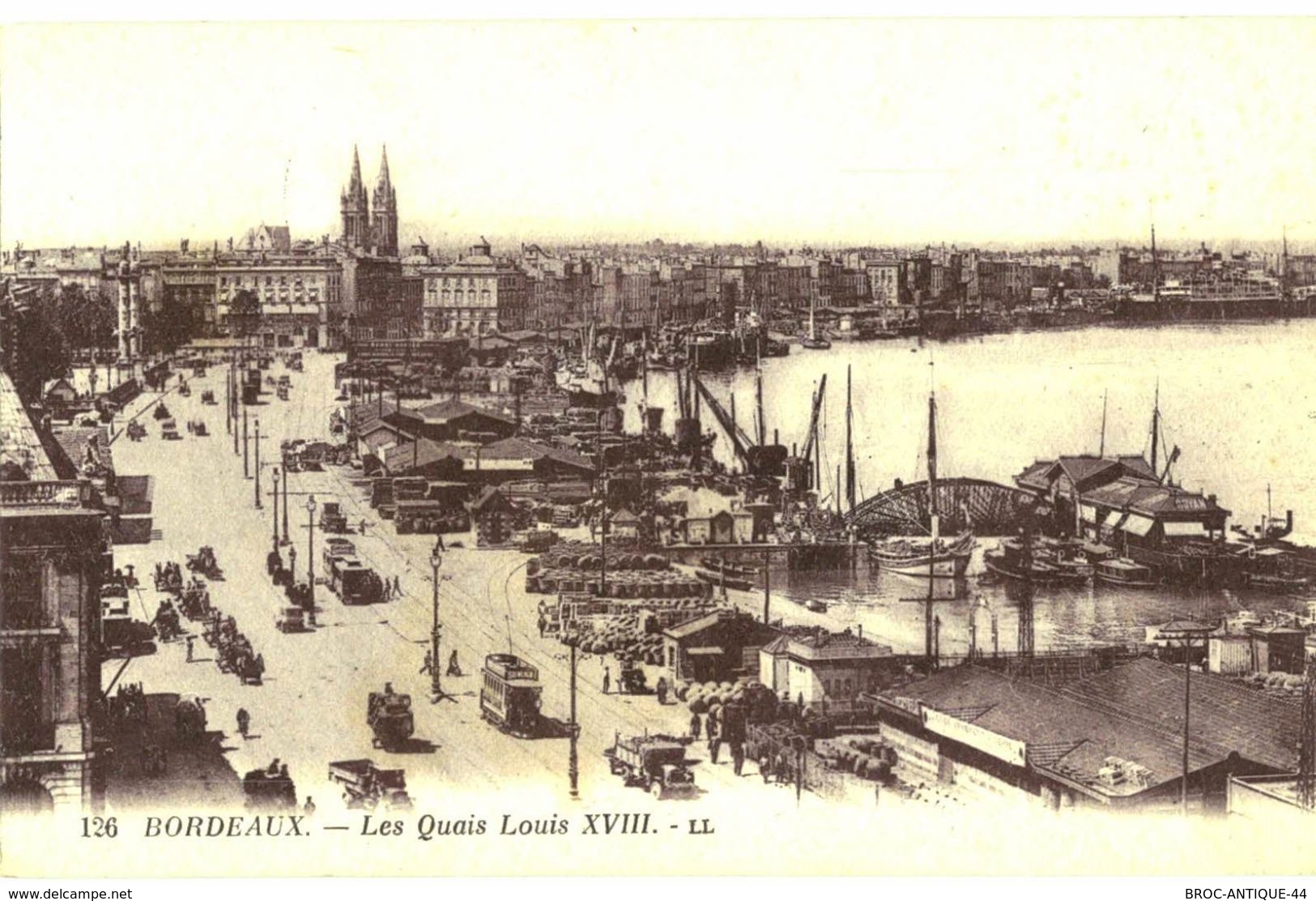 LOT N°375 - LOT DE 19 CPA DE BORDEAUX - PORT QUAIS RADE PORT AUTONOME BOURSE FONTAINE DES TROIS GRACES LA GARONNE