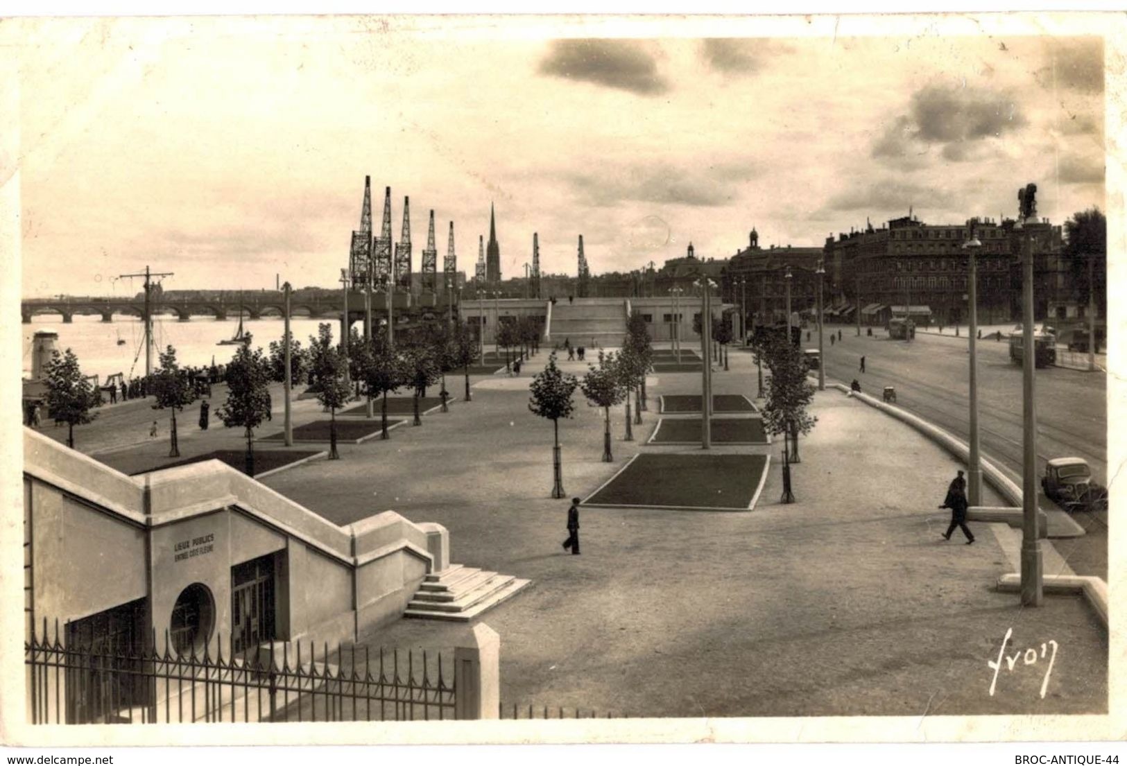 LOT N°375 - LOT DE 19 CPA DE BORDEAUX - PORT QUAIS RADE PORT AUTONOME BOURSE FONTAINE DES TROIS GRACES LA GARONNE