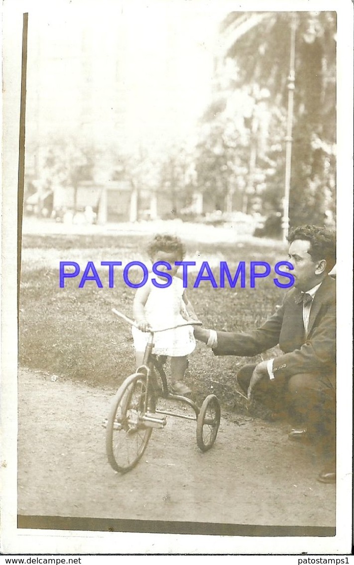 90778 REAL PHOTO TRICYCLE TRICICLO WITH BABY AND MAN IN ARGENTINA NO POSTAL POSTCARD - Altri & Non Classificati