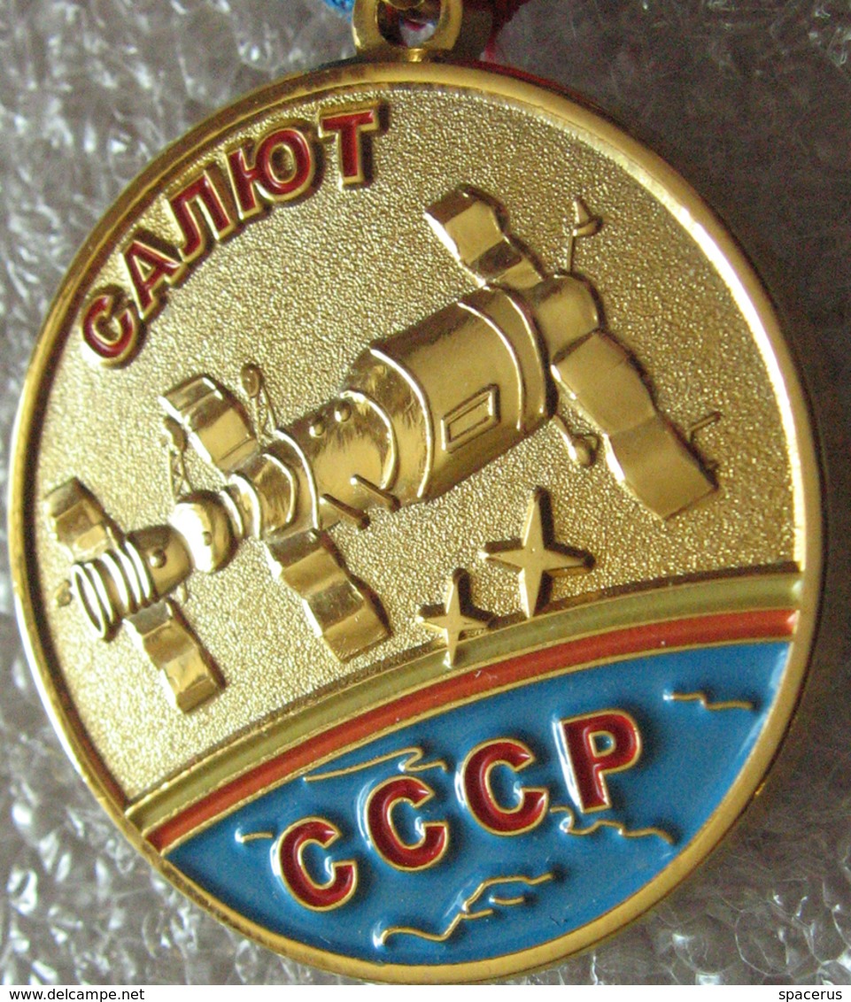 140 Space Russian Pin. Medal Orbital Station Salyut-Soyuz-11. Dobrovolsky G., Volkov V., Patsayev V. Eternal Memory - Space