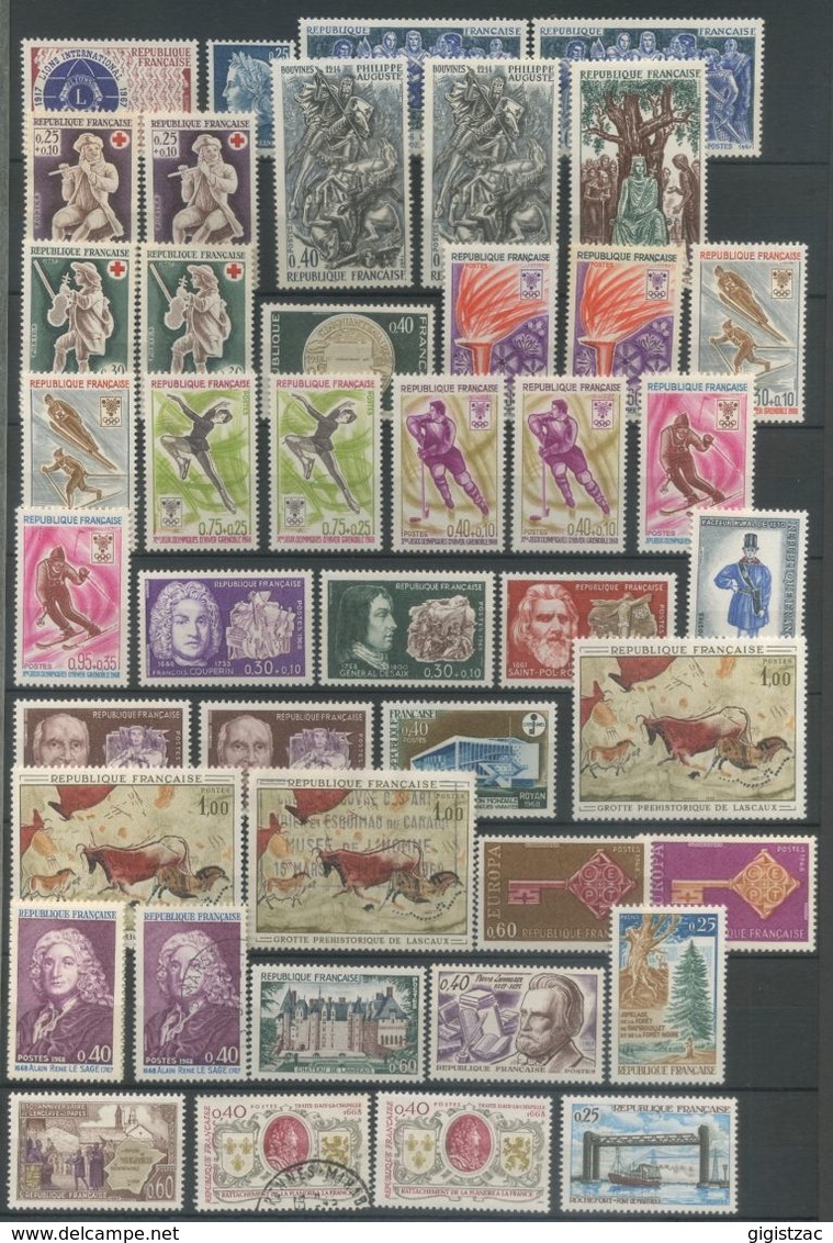 ALBUM PLUSIEURS CENTAINES DE TIMBRES DE FRANCE