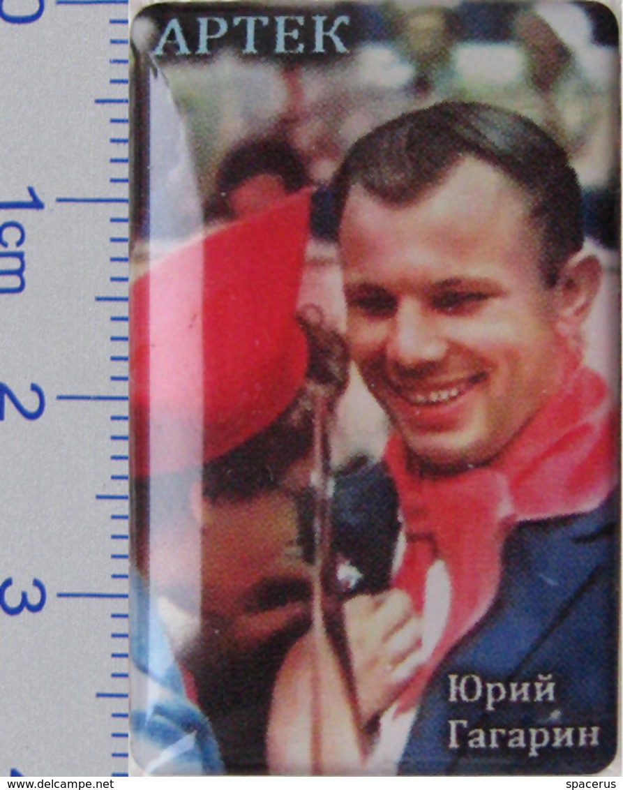 72-1 Space Russian Pin. Gagarin In Pioneer Camp Artek - Space