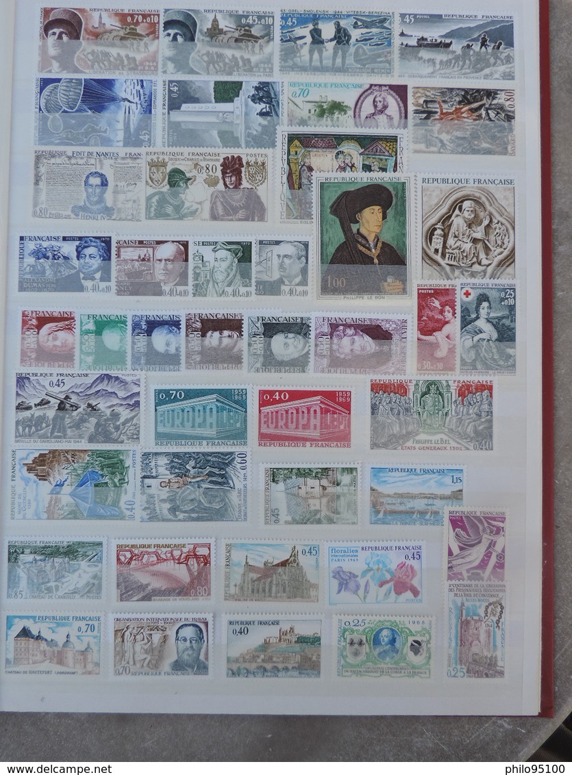 album de 670 timbres neuf France de 1958 à 1976.