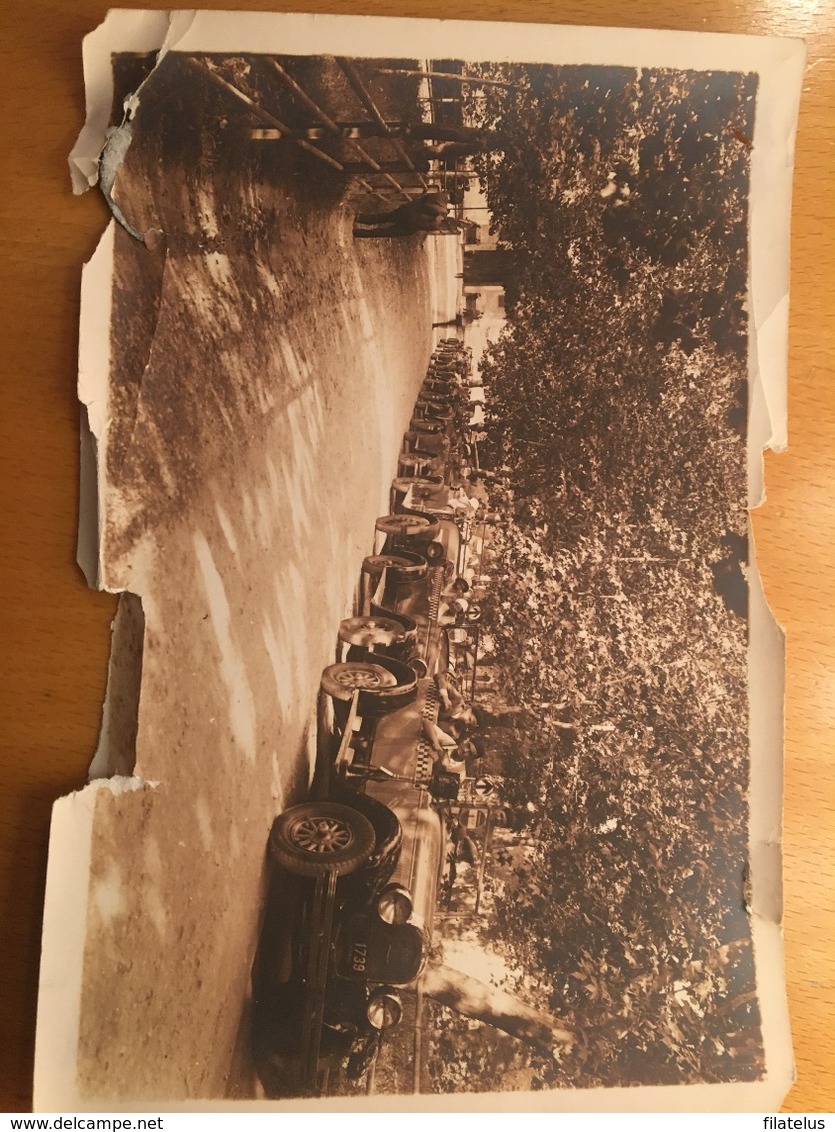 FOTO CON AUTO D’EPOCA IN COLONNA - Automobili