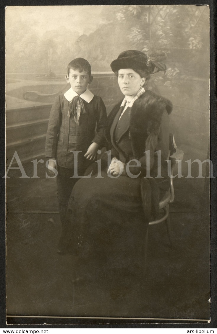 Photo Postcard / Foto / Photograph / Boy / Garçon / Mother / Mère / Used - Photographie