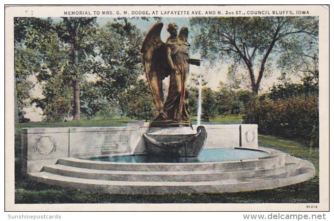 Iowa Council Bluffs Memorial To Mrs G M Dodge At Lafayette Avenue And North 2nd Street Curteich - Council Bluffs