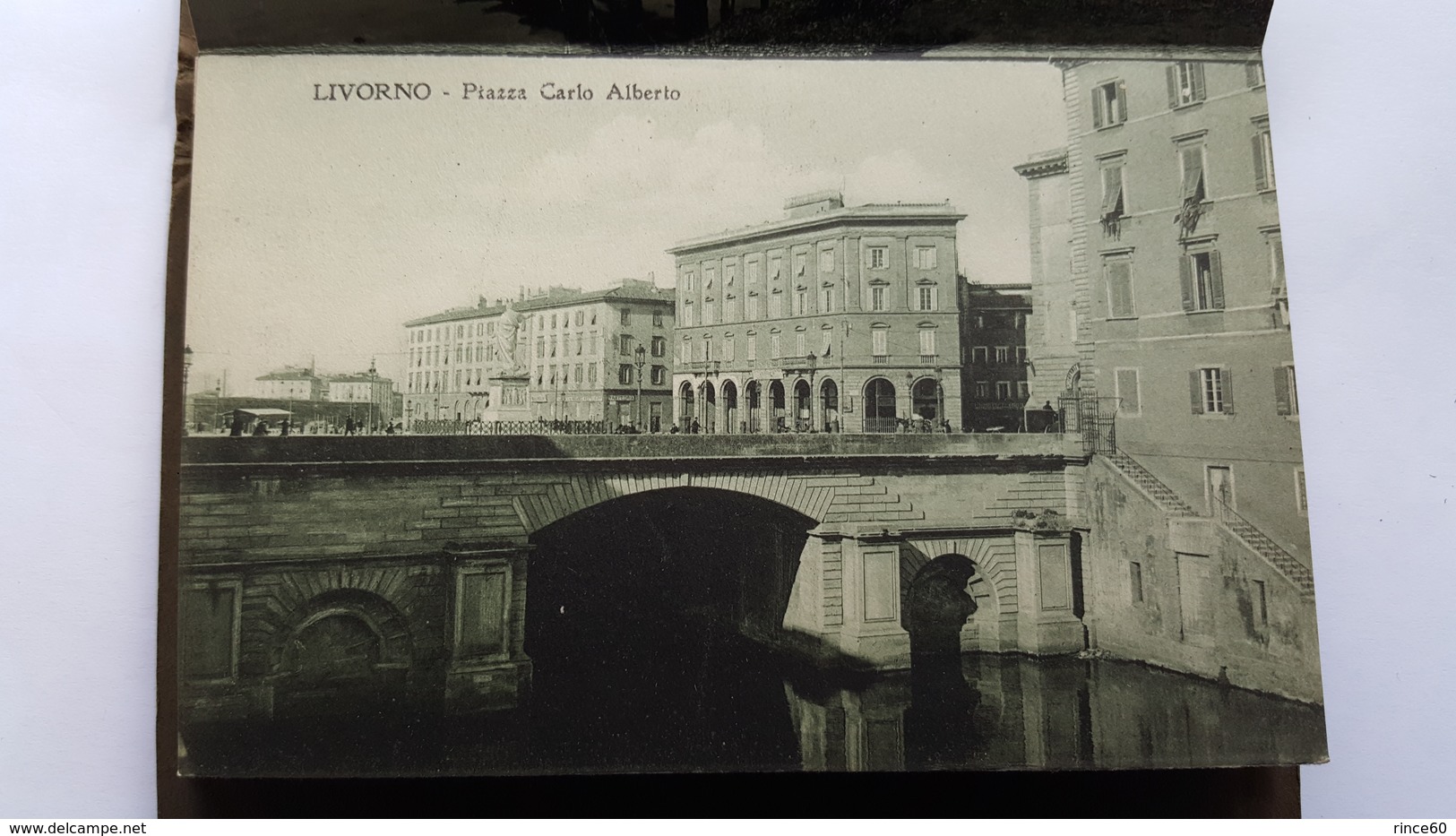 TRES BEAU CARNET DE 24 CARTES POSTALES de la ville de LIVORNO