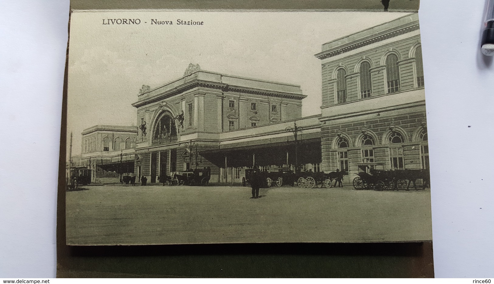 TRES BEAU CARNET DE 24 CARTES POSTALES de la ville de LIVORNO