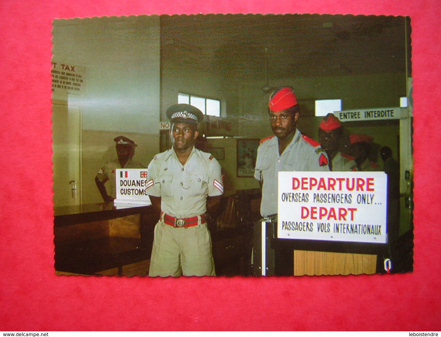 CPSM BRITISH AND FRENCH POLICE AT AIRPORT PORT VILA NEW HEBRIDES   VOYAGEE - Vanuatu