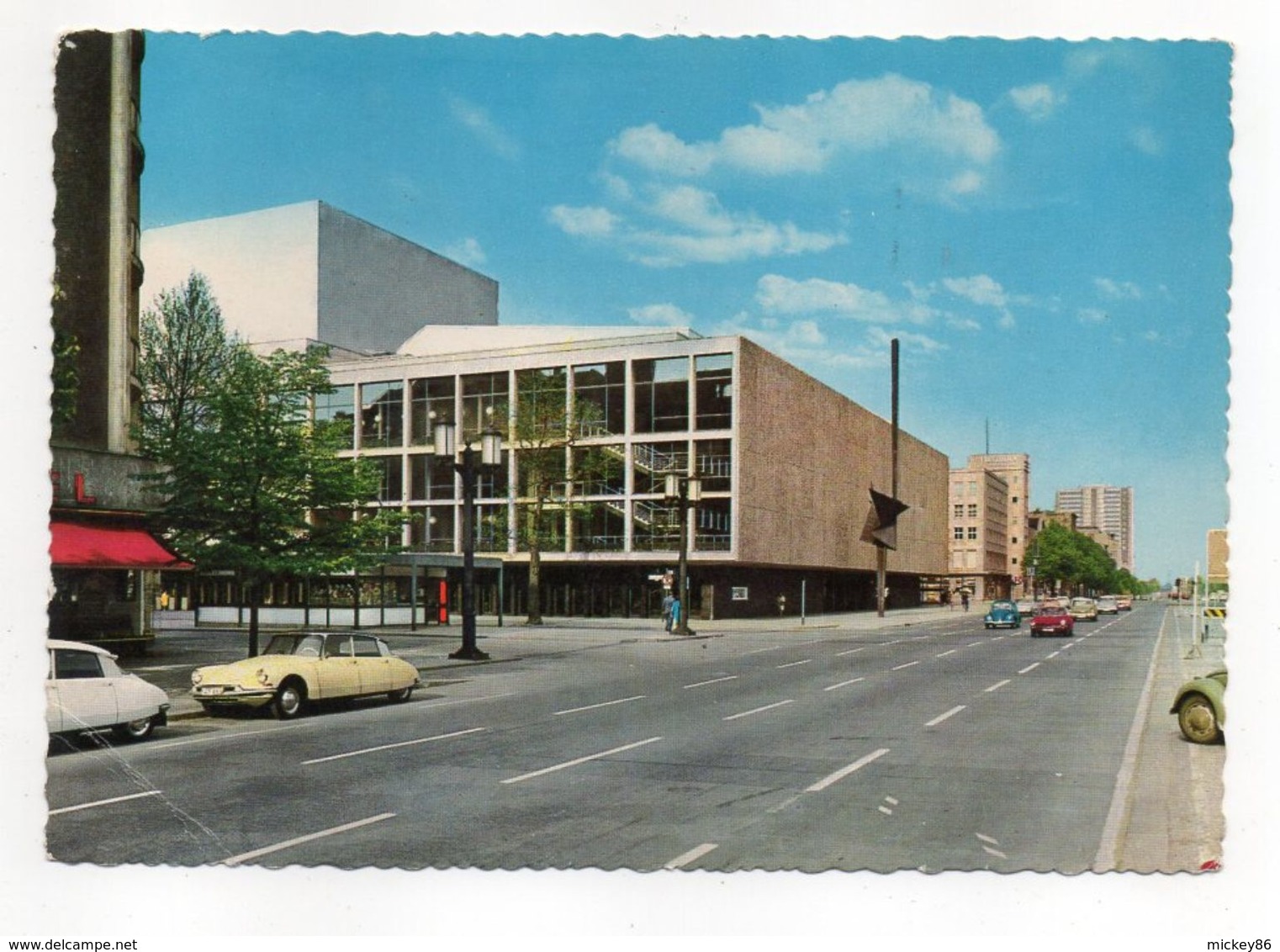 Allemagne--BERLIN--1967--Deutsch Oper (voitures Citroen DS)--timbre Et Cachet - Bus & Autocars