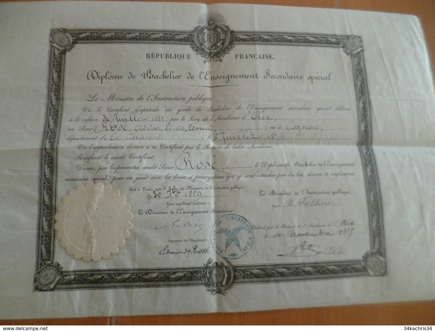 Diplôme Velin Bachelier Enseignement Secondaire Spécial Sceau Autographes 1889 Aix 44 X 27.5 Environs - Diploma & School Reports