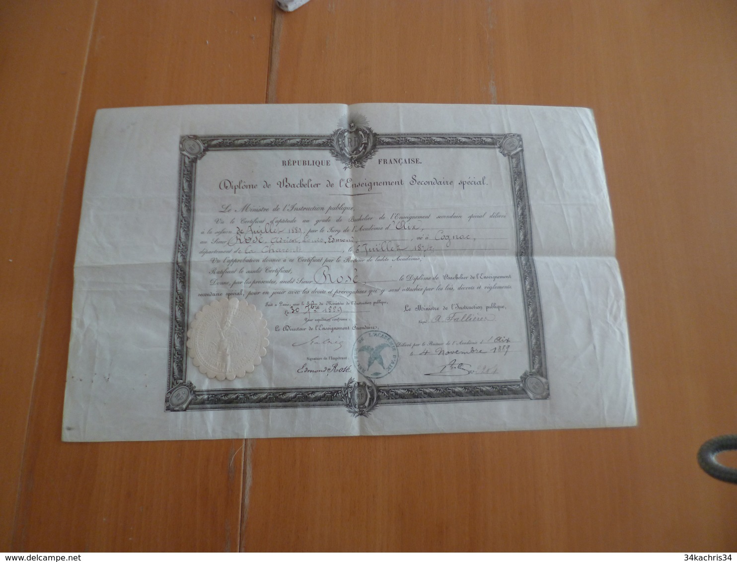 Diplôme Velin Bachelier Enseignement Secondaire Spécial Sceau Autographes 1889 Aix 44 X 27.5 Environs - Diploma's En Schoolrapporten