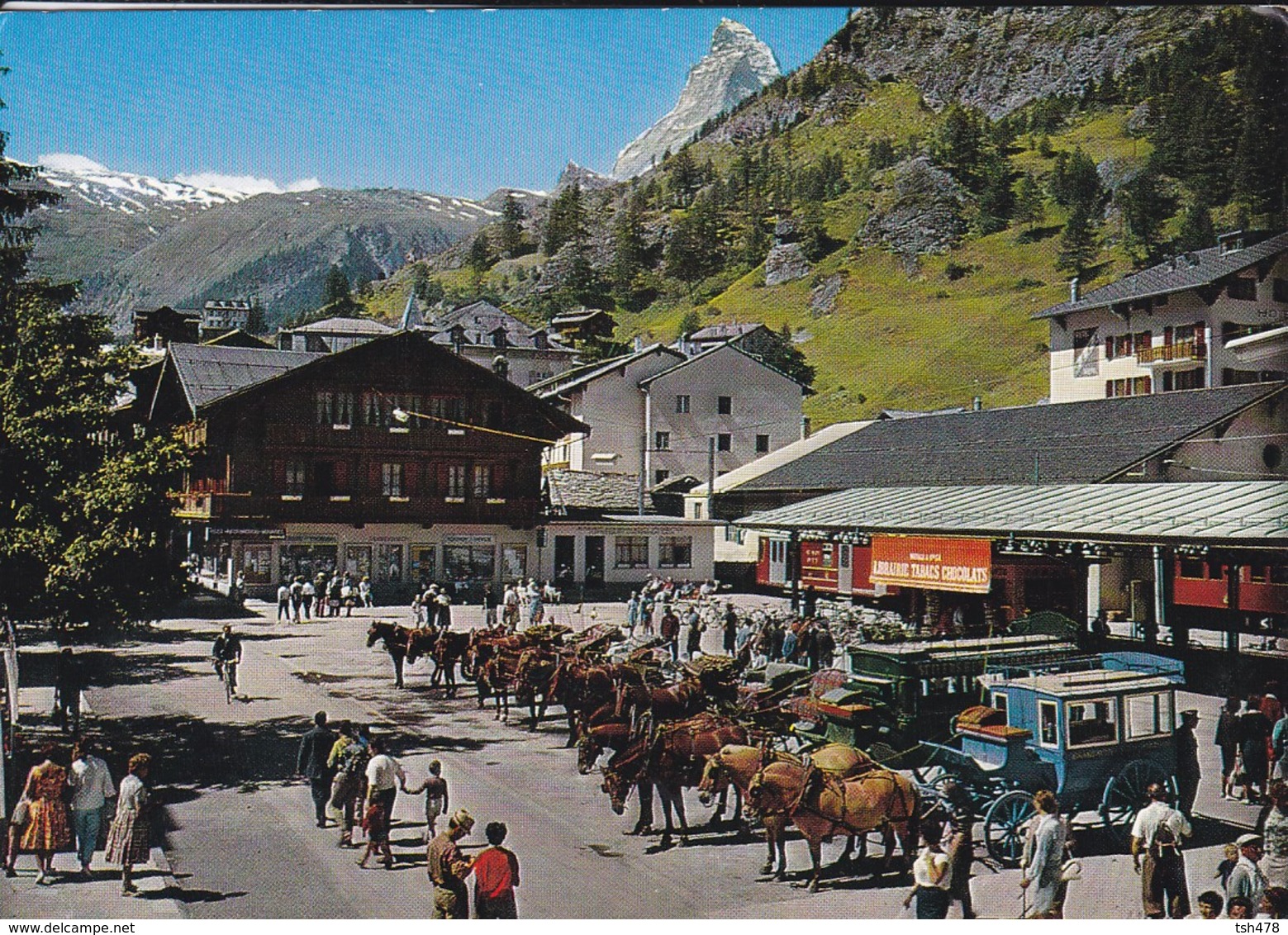 SUISSE-----ZERMATT, Bahnhofplatz Mit Matterhorn--chevaux Caleches )---voir  2 Scans - Zermatt