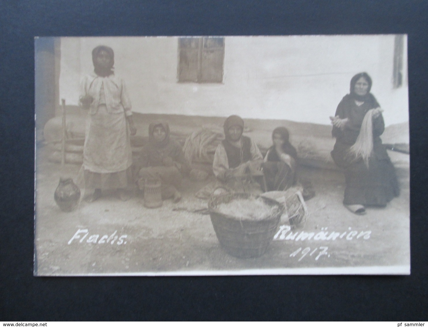 AK Feldpostkarte 1.WK Echtfoto 1917 Rumänien. Flachs. Frauen Und Kinder Mit Flachs Im Holzkorb - Personnages