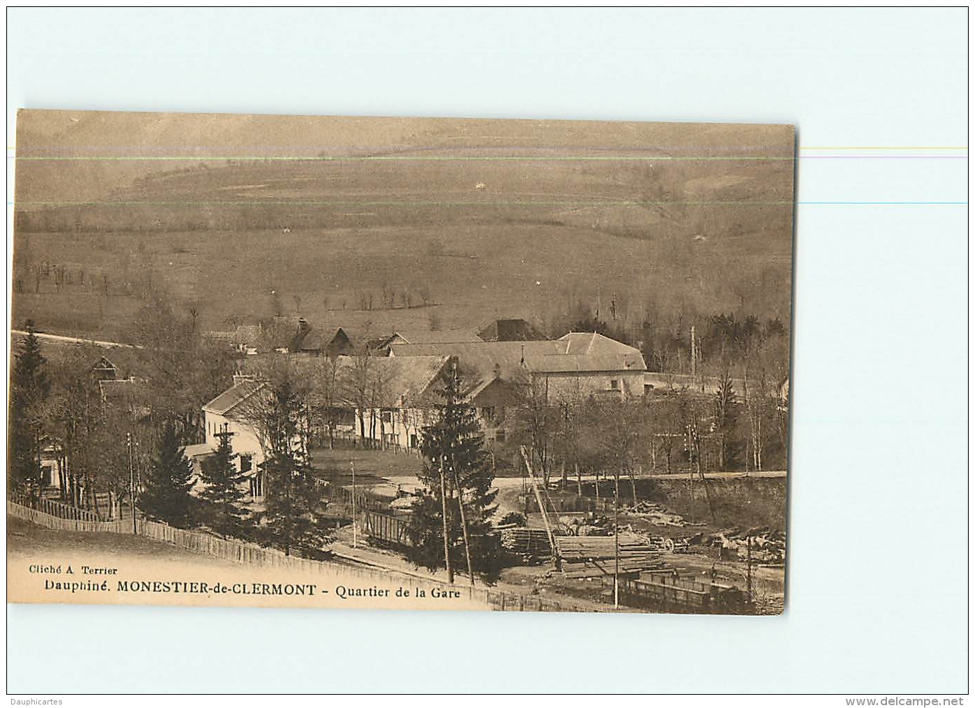 MONESTIER De CLERMONT - Quartier De La GARE - Transport Du Bois - Vue Différente En TBE - Cliché Terrier -  2 Scans - Autres & Non Classés