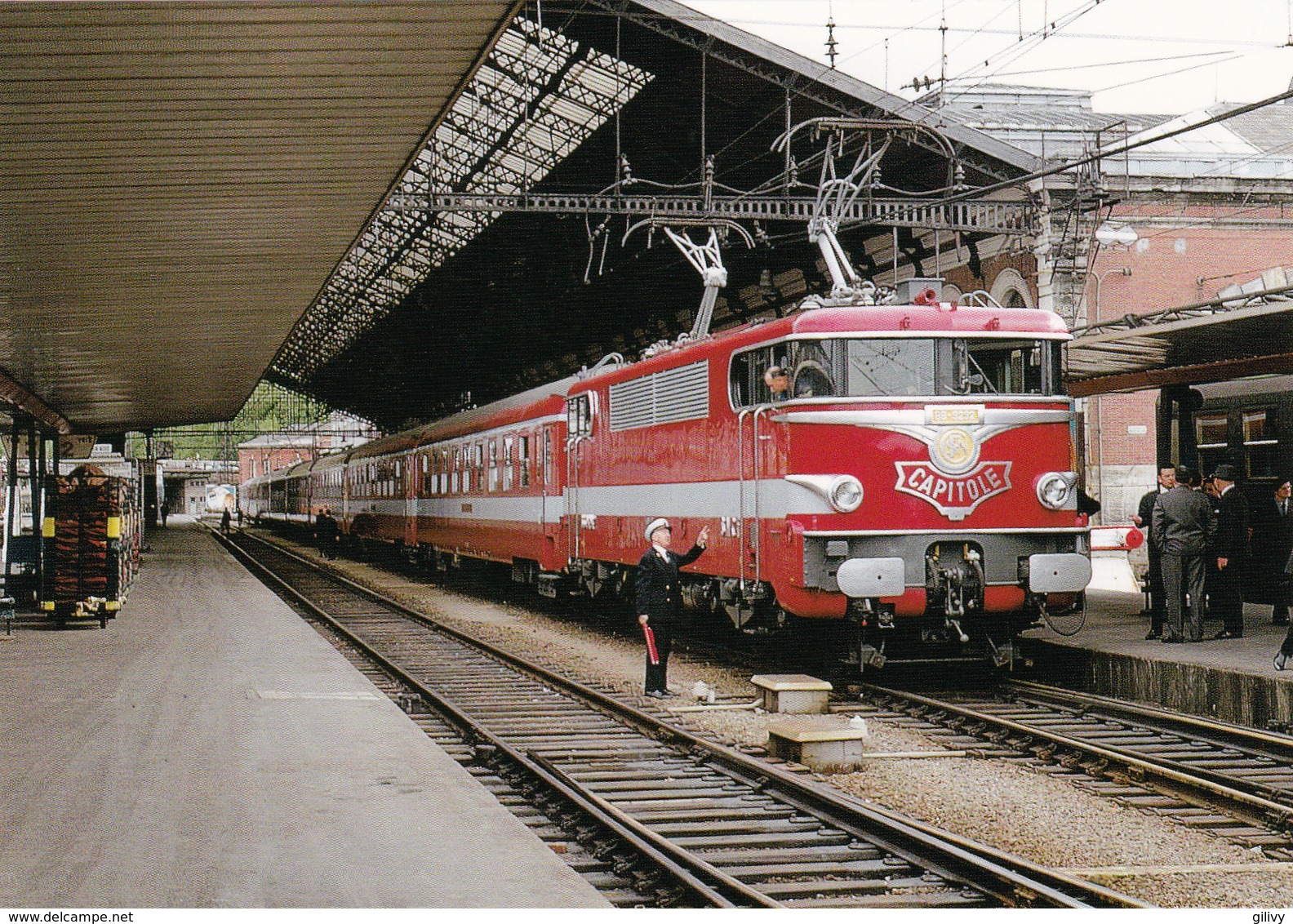 TRAIN EN GARE DE TOULOUSE - Toulouse