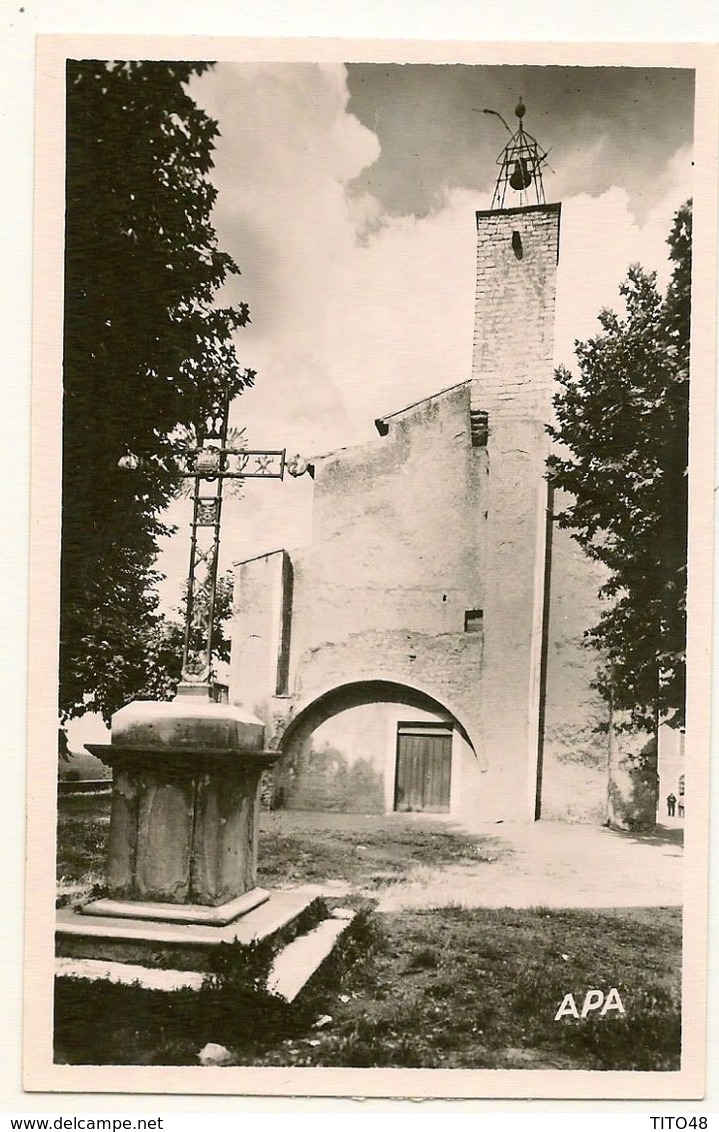 CPSM Photo France 30 Gard - L'Église Et Sa Place - QUISSAC - Quissac