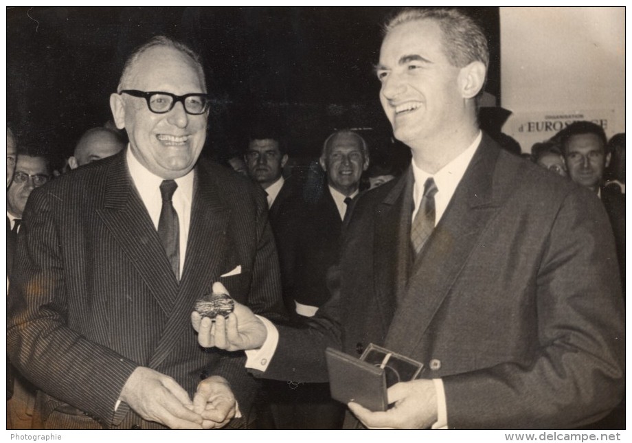 Maurice Schumann Et Alain Peyrefitte Medaille Du CNES Ancienne Photo De Presse 1967 - Famous People