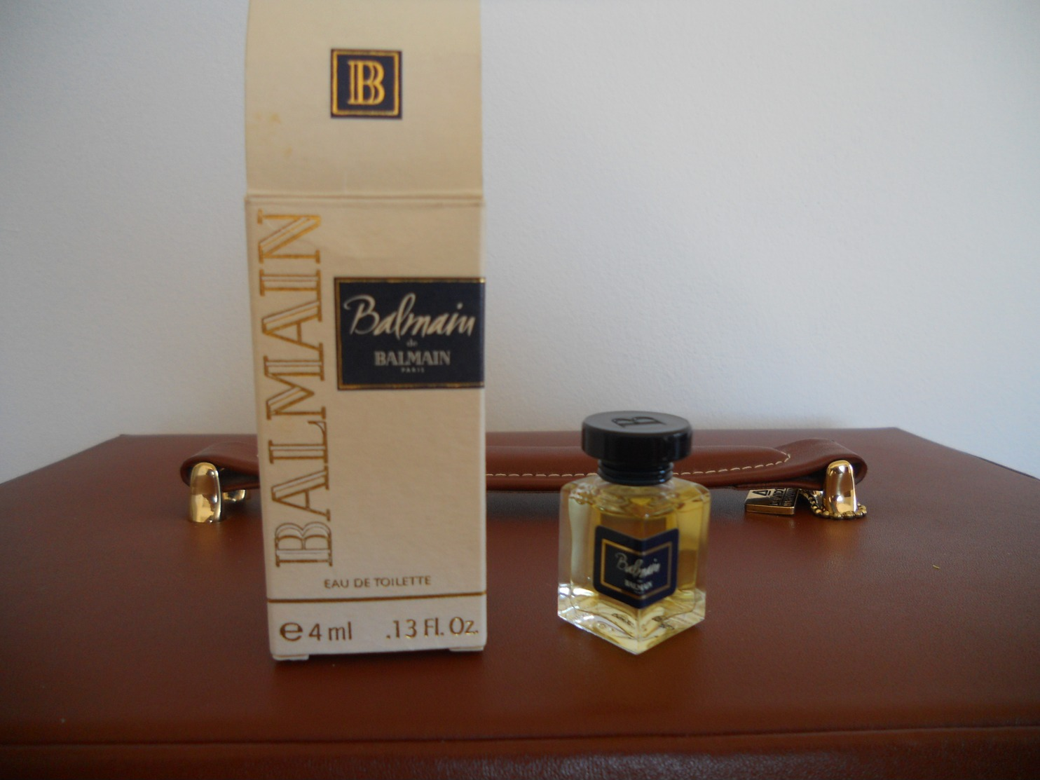 BALMAIN      Chez Pierre BALMAIN - Miniatures Femmes (avec Boite)