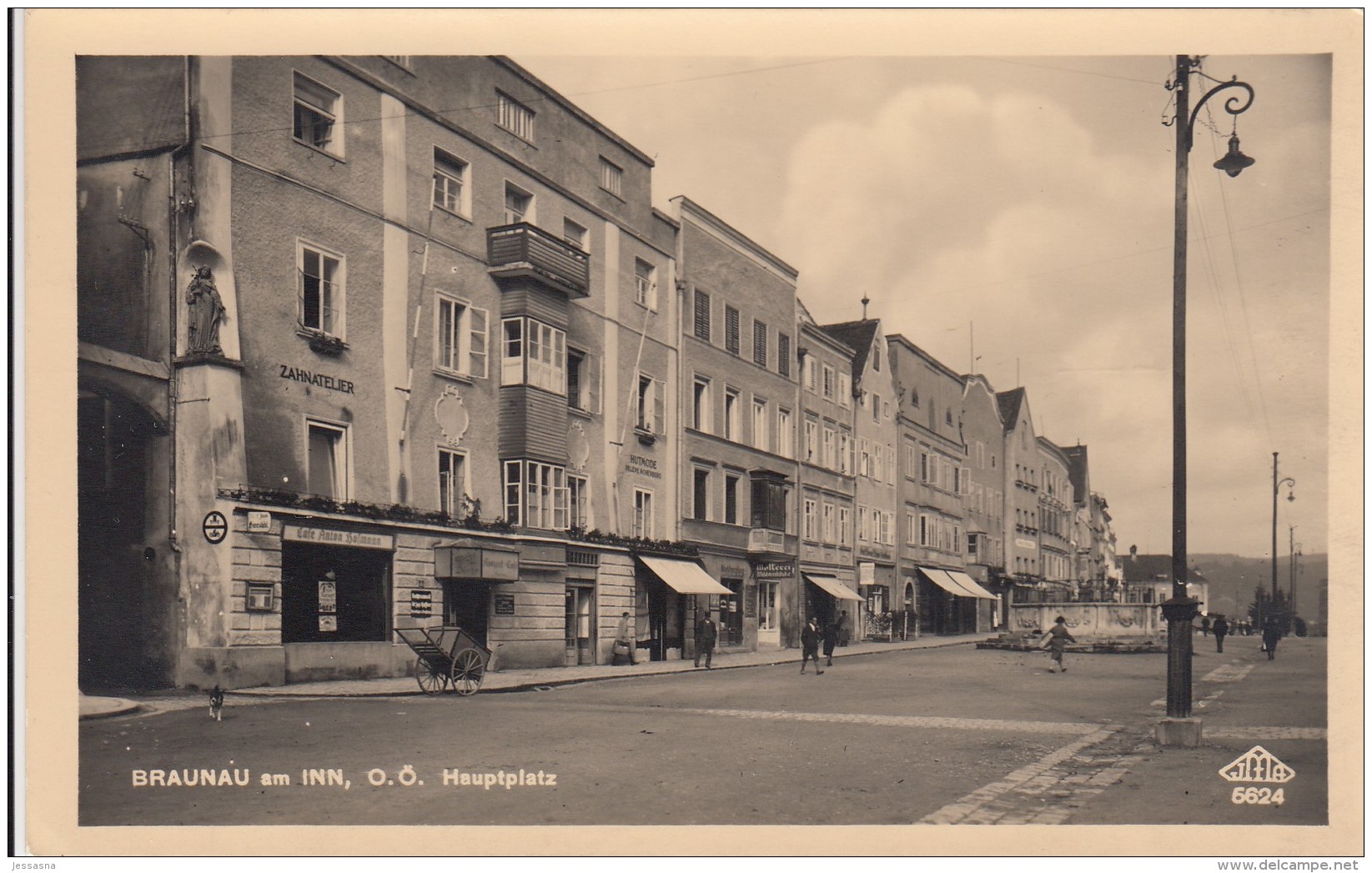 AK - OÖ - Braunau - Strassenansicht Mit Geschäfte Und Cafe Hofmann - 1937 - Braunau
