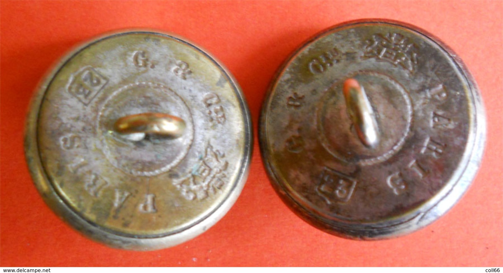 2 Boutons Old  Buttons Grands Magasins Dufayel Bd Barbes Paris Mercure Hermes Diam 2.3 Cms Dos Scanné - Boutons