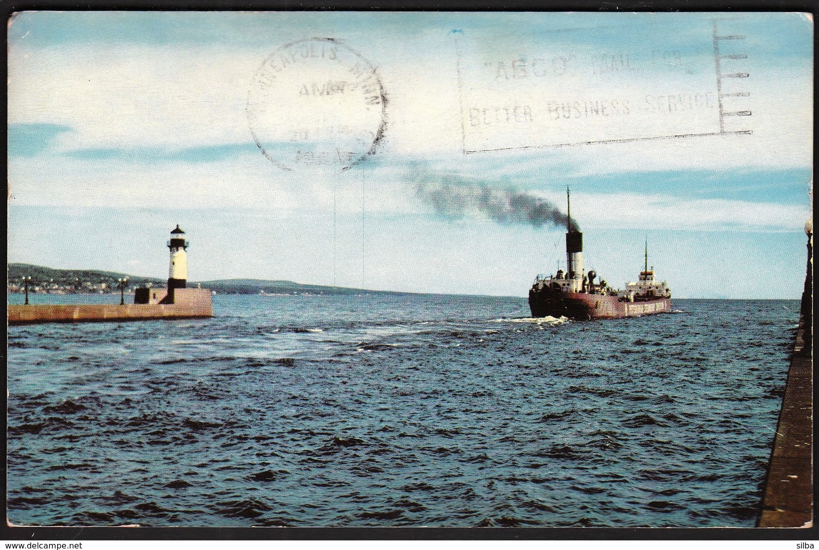 USA United States Duluth Minessota / Ship KD-104 Giant Breighter Leaving Duluth Superior Harbor / Lighthouse - Duluth