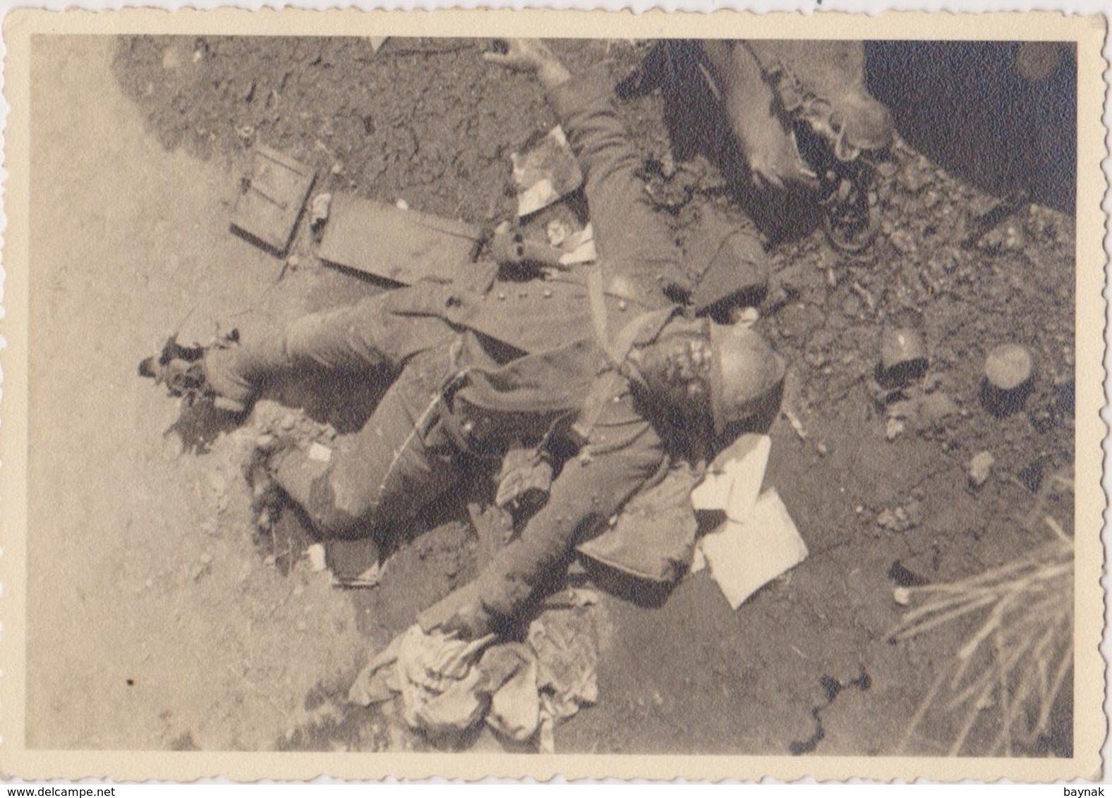 FRANCE  --  WW!  --   4 X ORIGINAL PHOTO 10,5 Cm X 7, 2 Cm  --   DEATH SOLDIER, CADAVER, DESTROYED  CONVOI - 1914-18