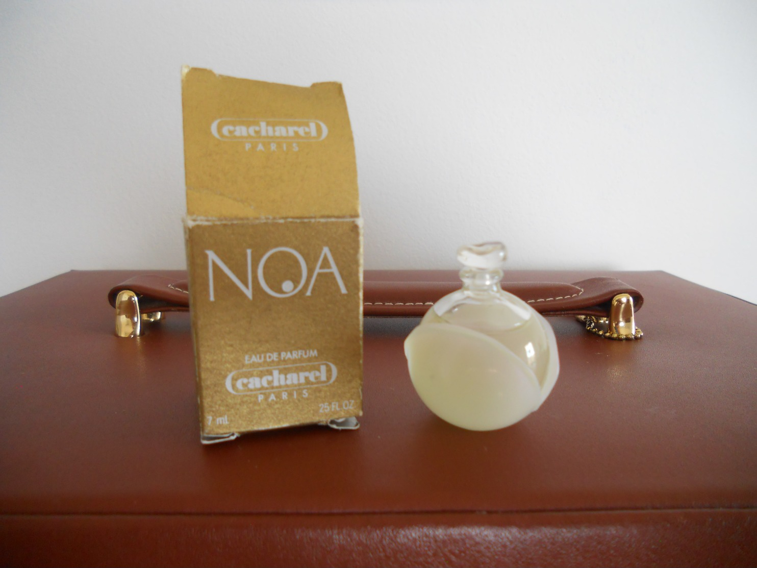 NOA   EDP   Chez CACHAREL - Miniatures Womens' Fragrances (in Box)