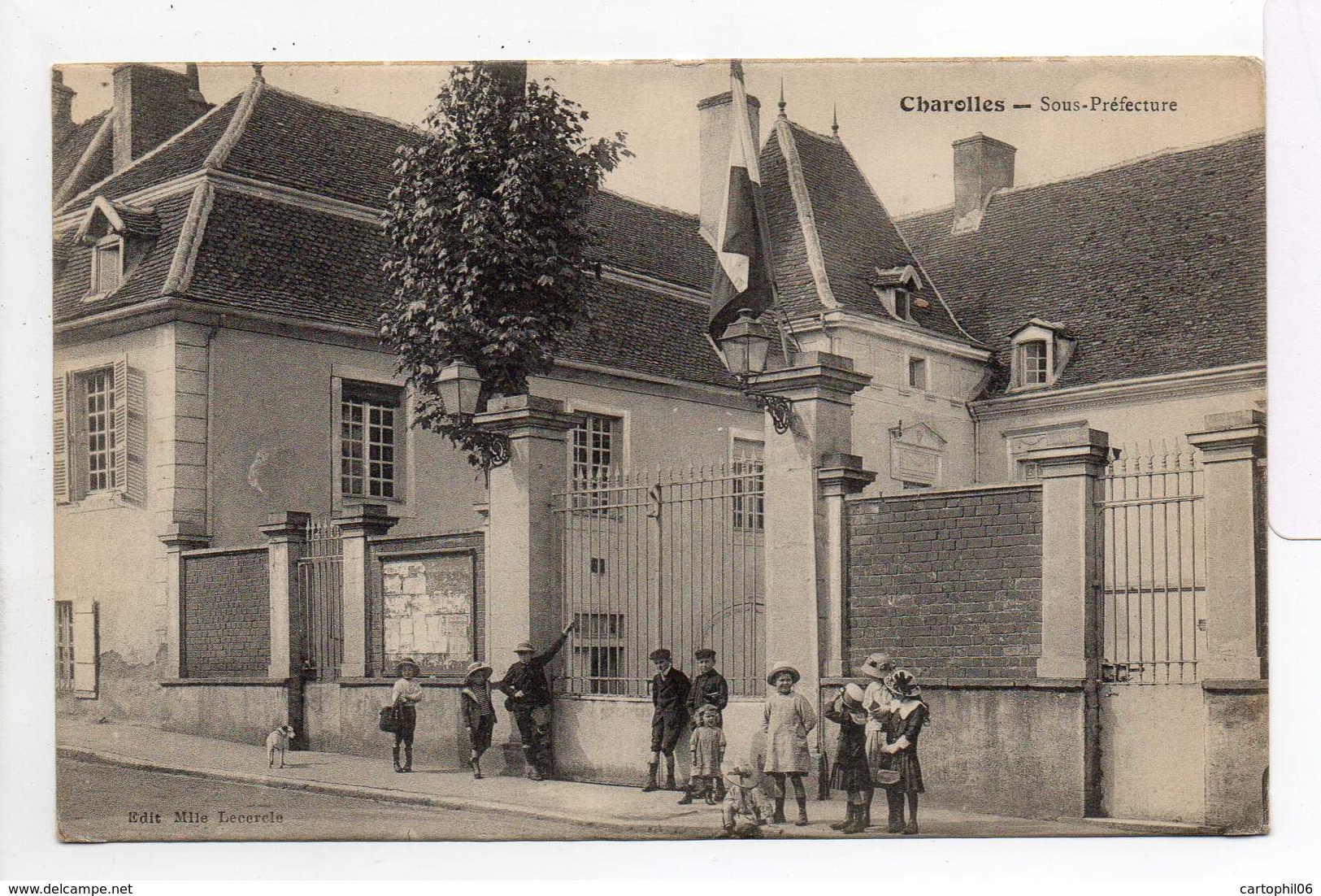 - CPA CHAROLLES (71) - Sous-Préfecture 1918 (avec Personnages) - Edition Mlle Lecercle - - Charolles