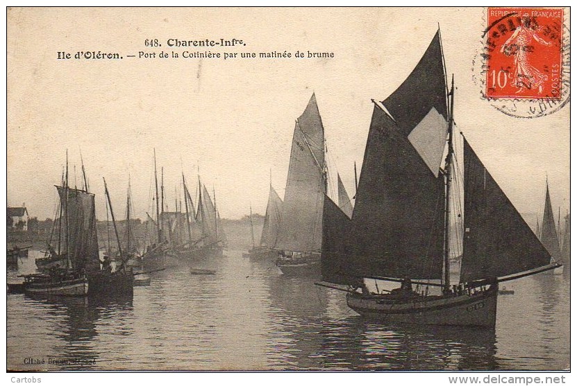 17 ILE D'OLERON  Port De La Cotinière Par Une Matinée De Brume - Ile D'Oléron