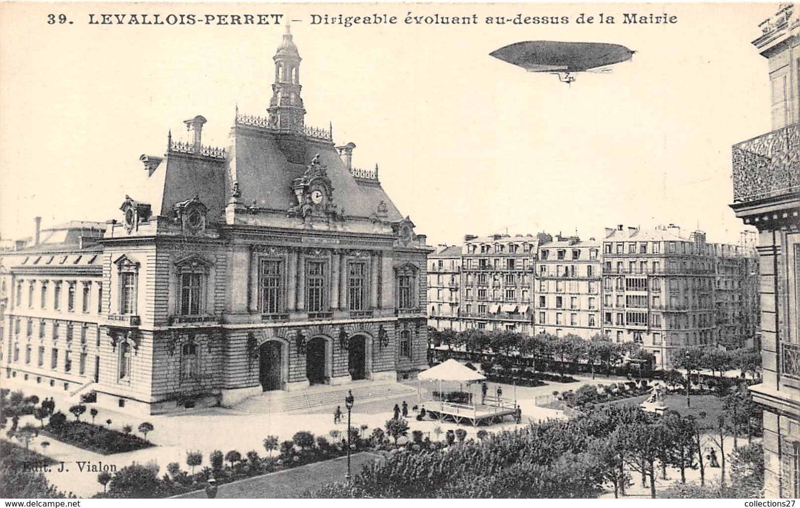 92-LEVALLOIS-PERRET- DIRIGEABLE EVOLUANT AU DESSUS DE LA MAIRIE - Levallois Perret